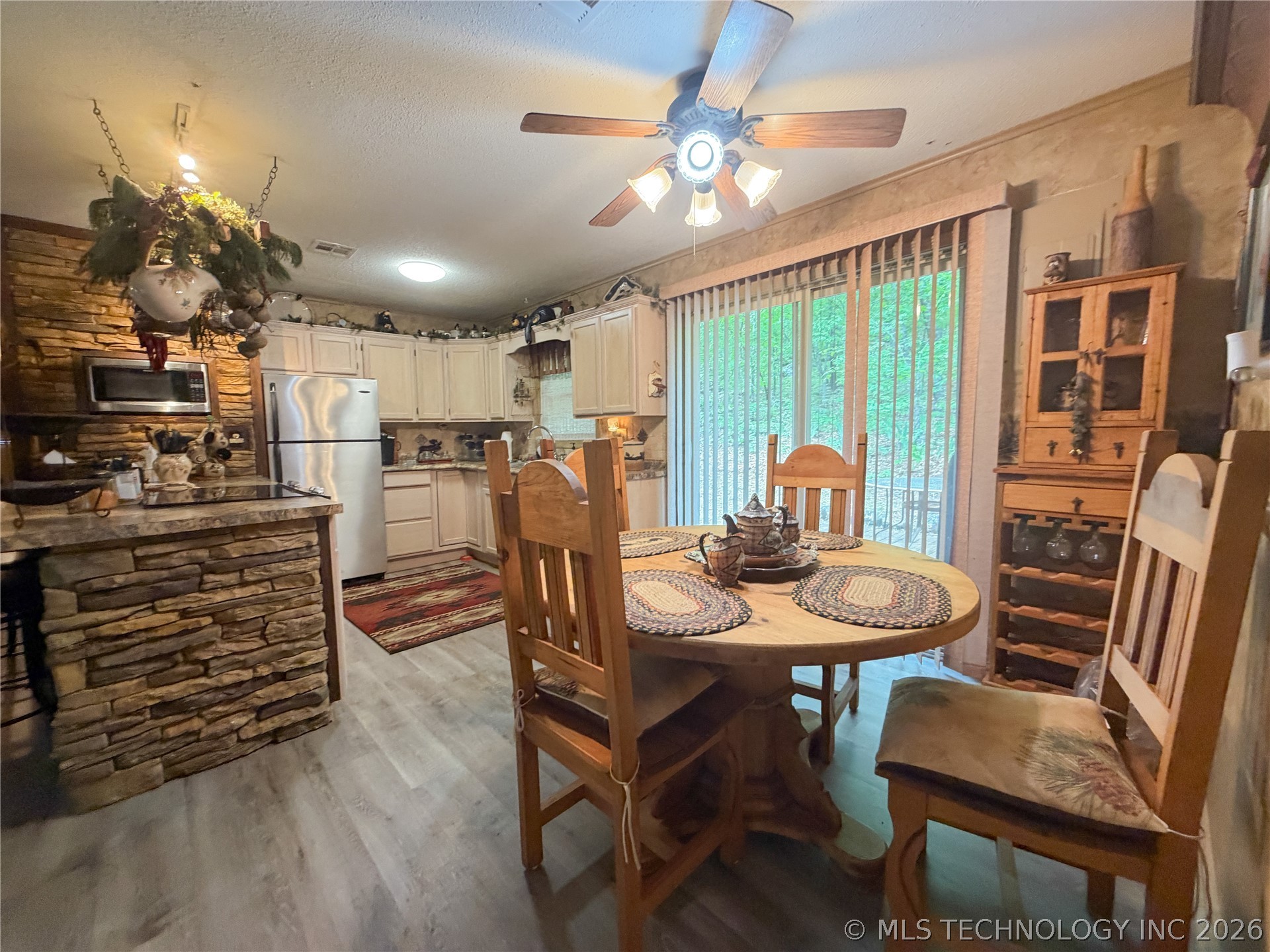 445490 Indian Road Property Photo 8