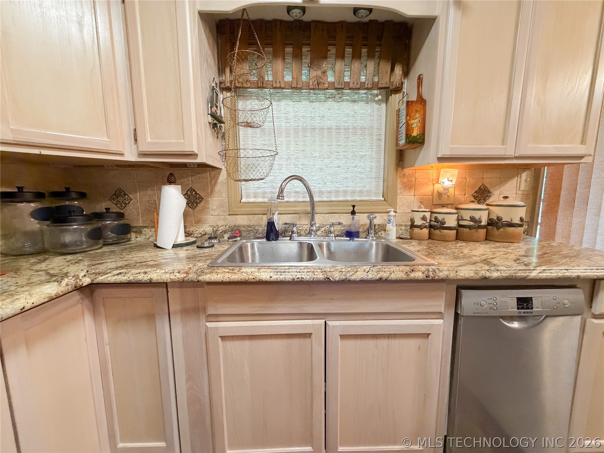 445490 Indian Road Property Photo 18