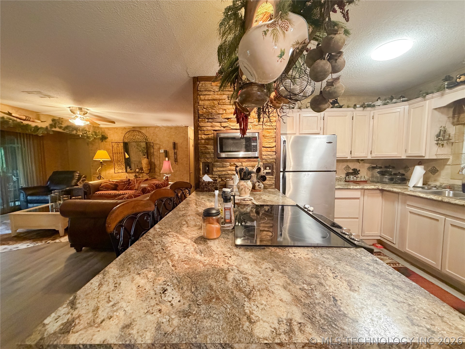 445490 Indian Road Property Photo 21