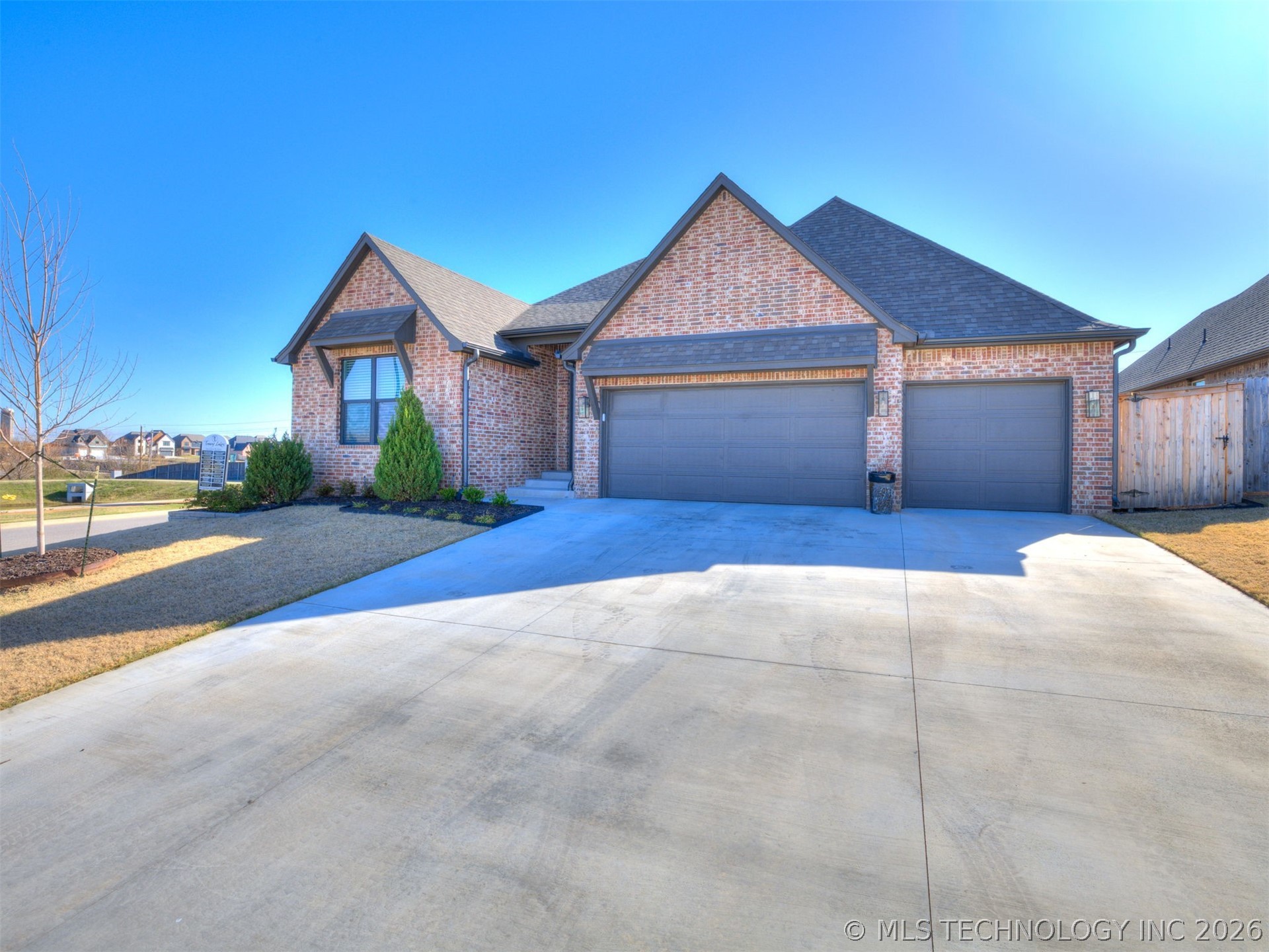 13605 S 21st Place E Property Photo 1