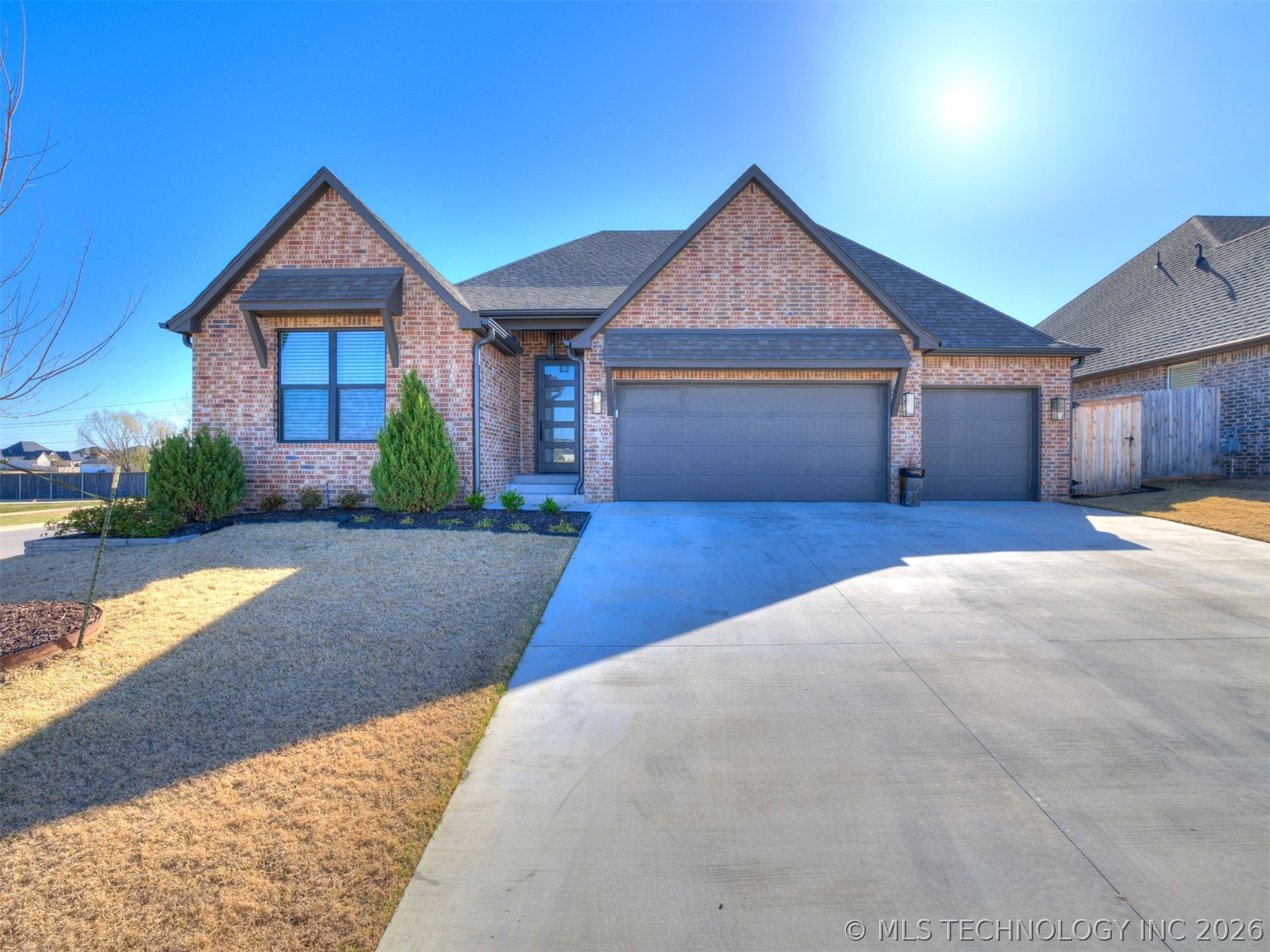 13605 S 21st Place E Property Photo 2