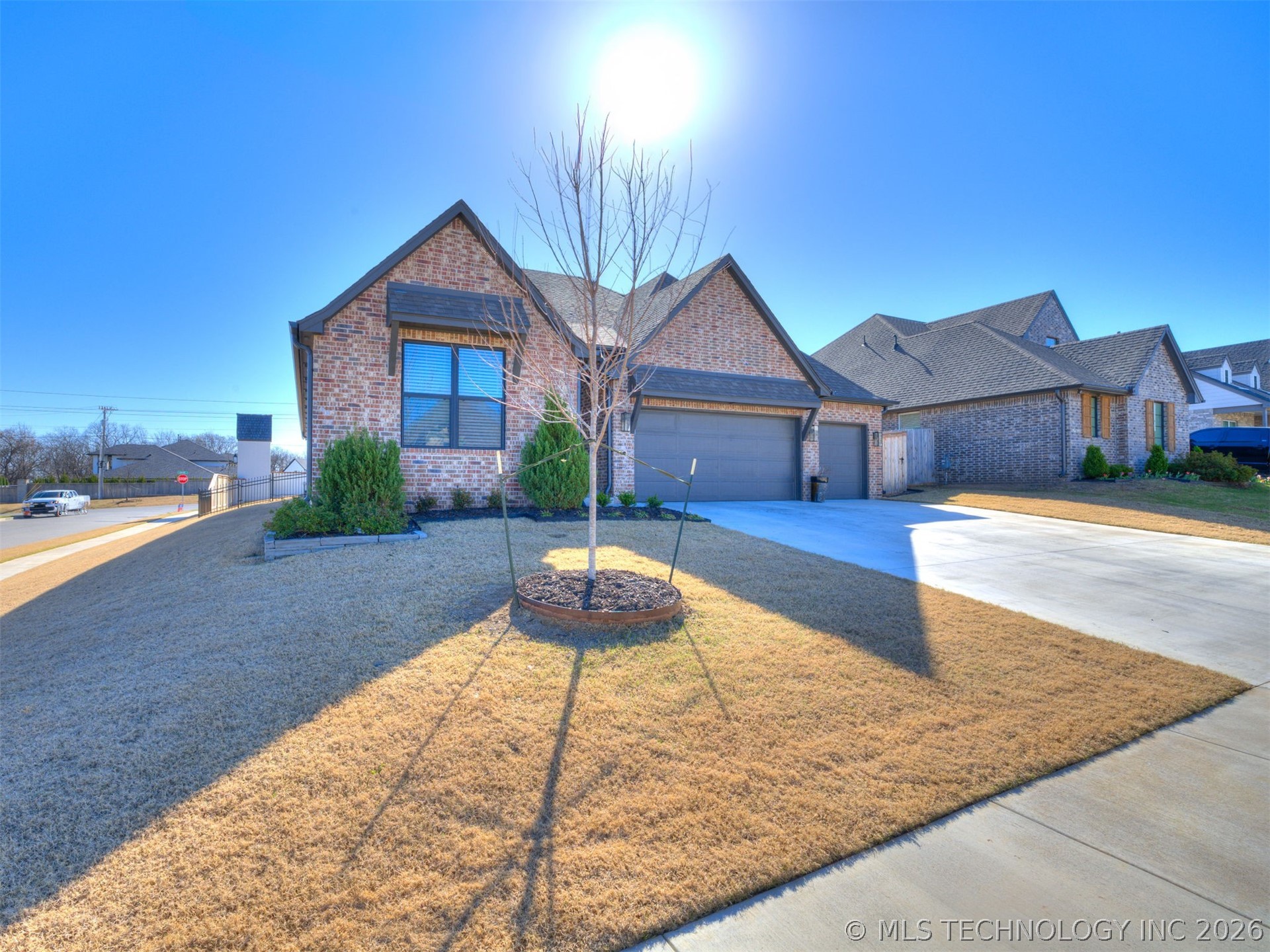 13605 S 21st Place E Property Photo 3
