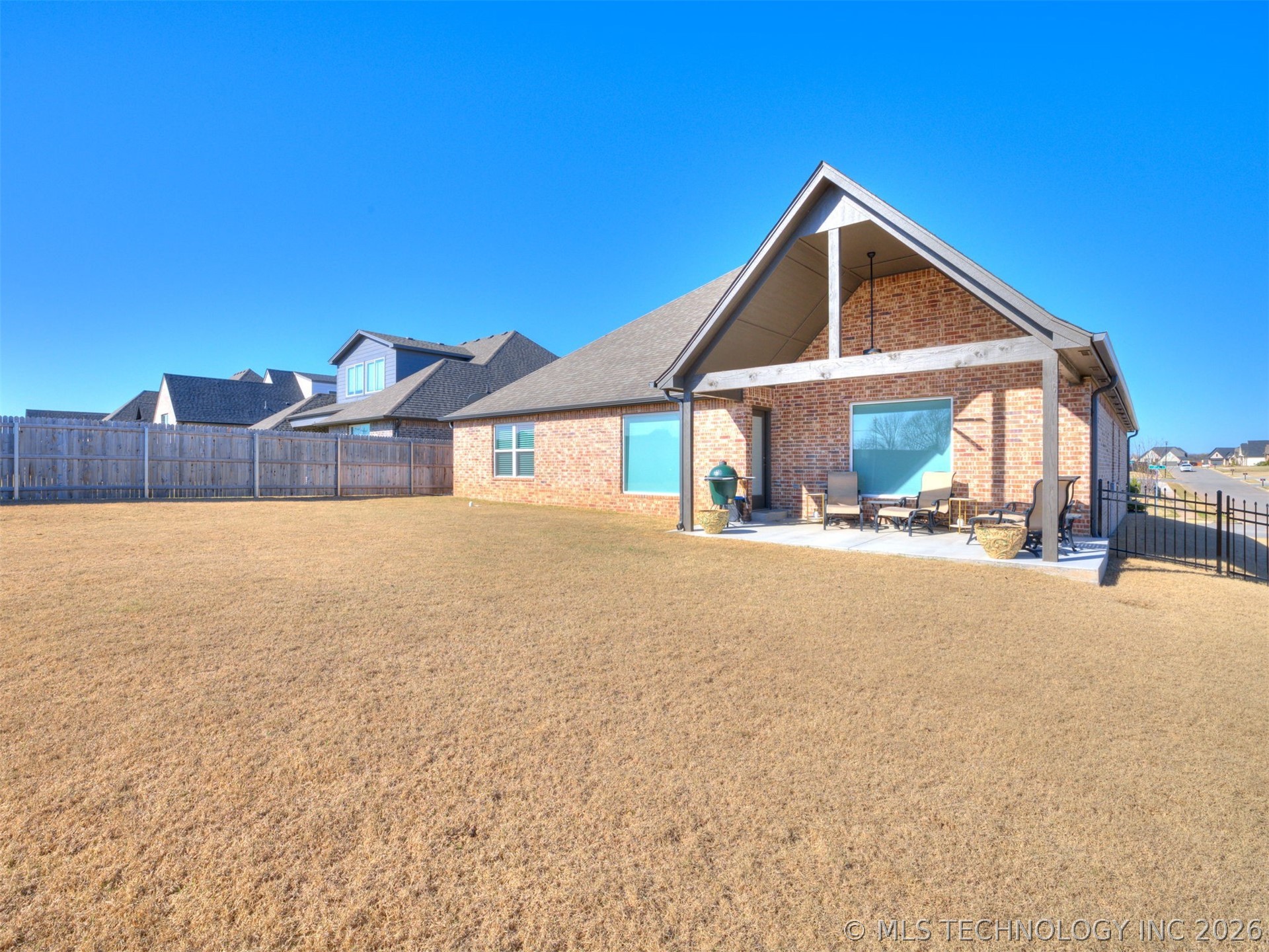 13605 S 21st Place E Property Photo 5