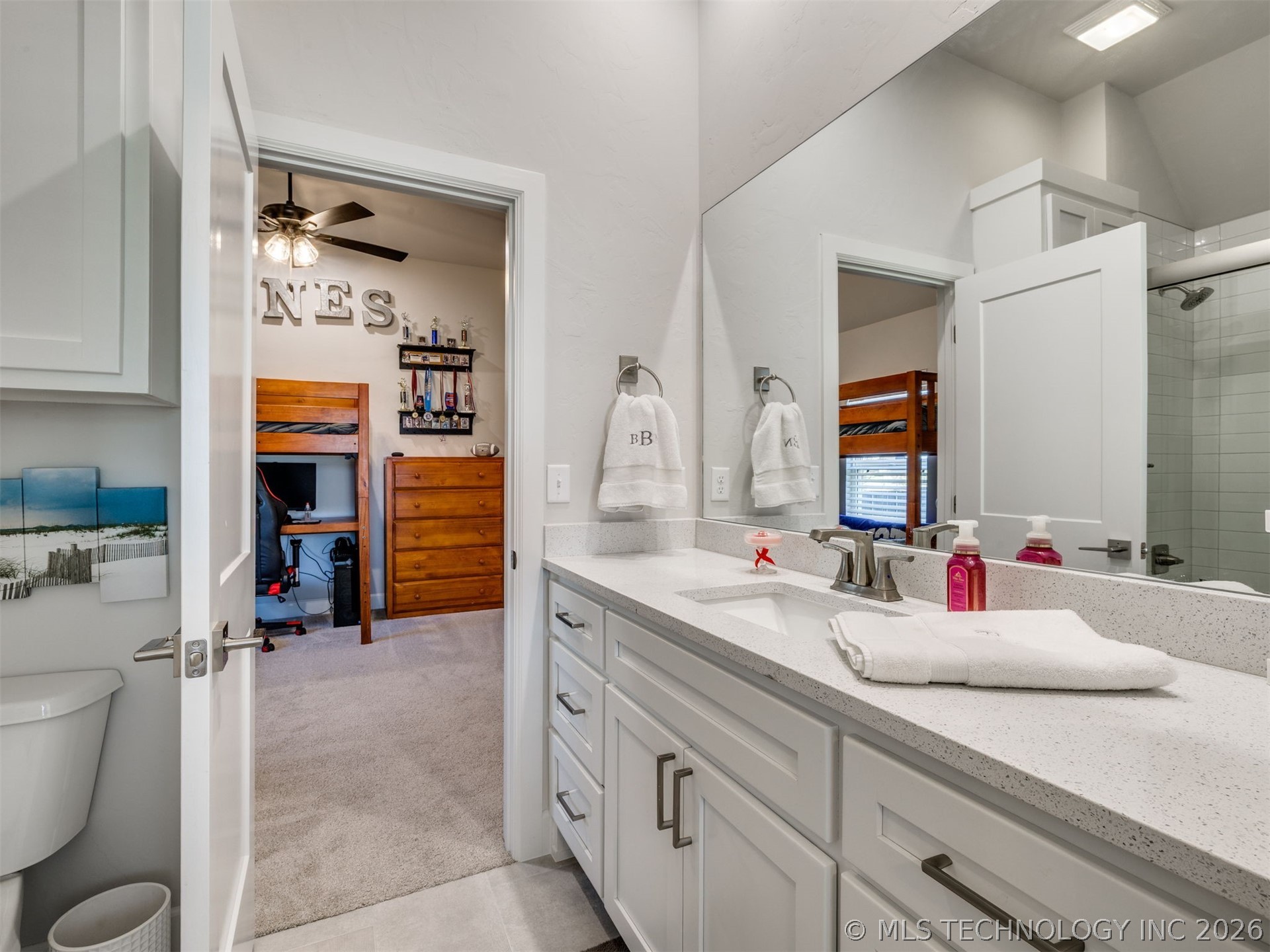 13605 S 21st Place E Property Photo 12