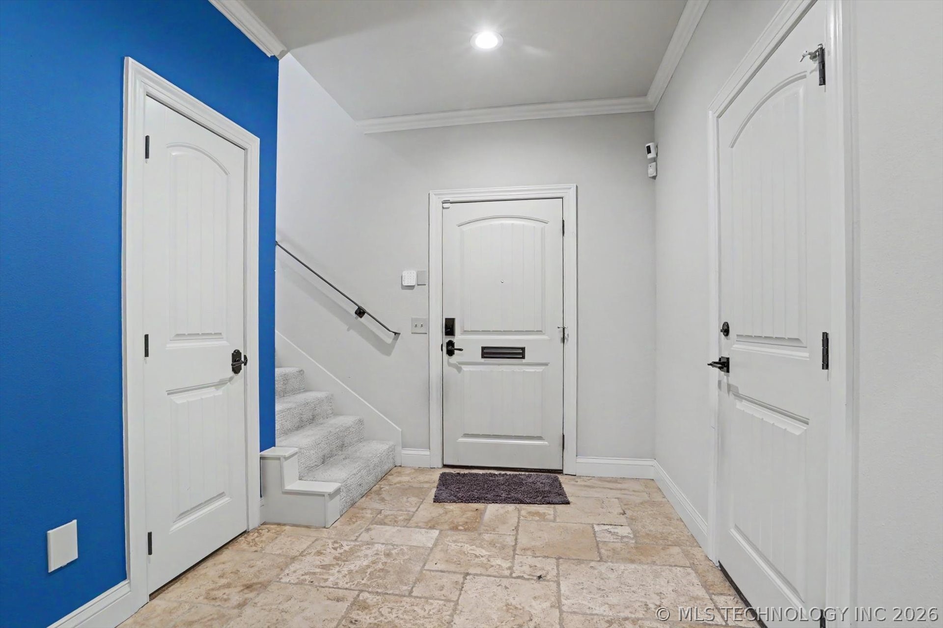 1411 S St Louis Avenue B Property Photo 3