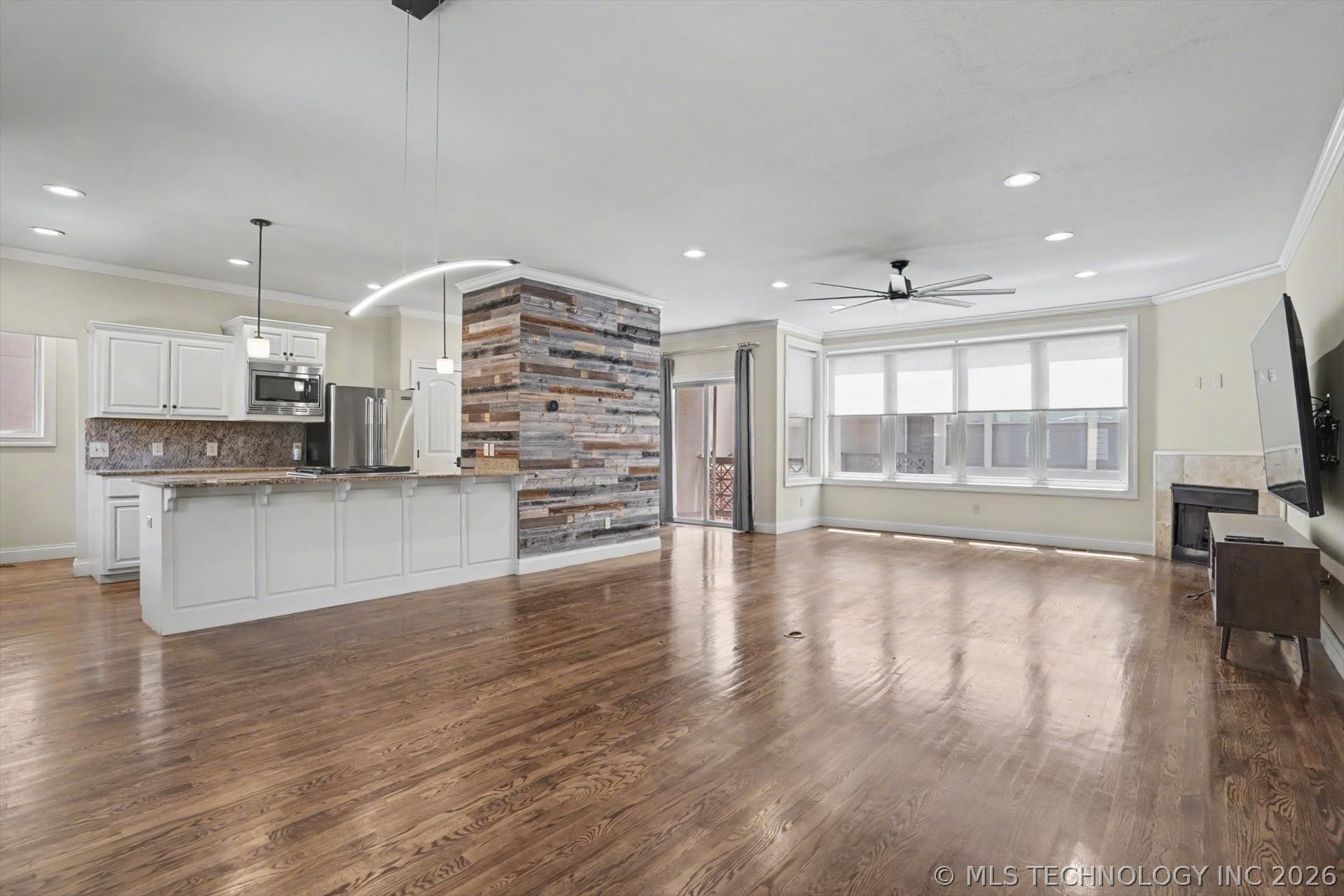 1411 S St Louis Avenue B Property Photo 10