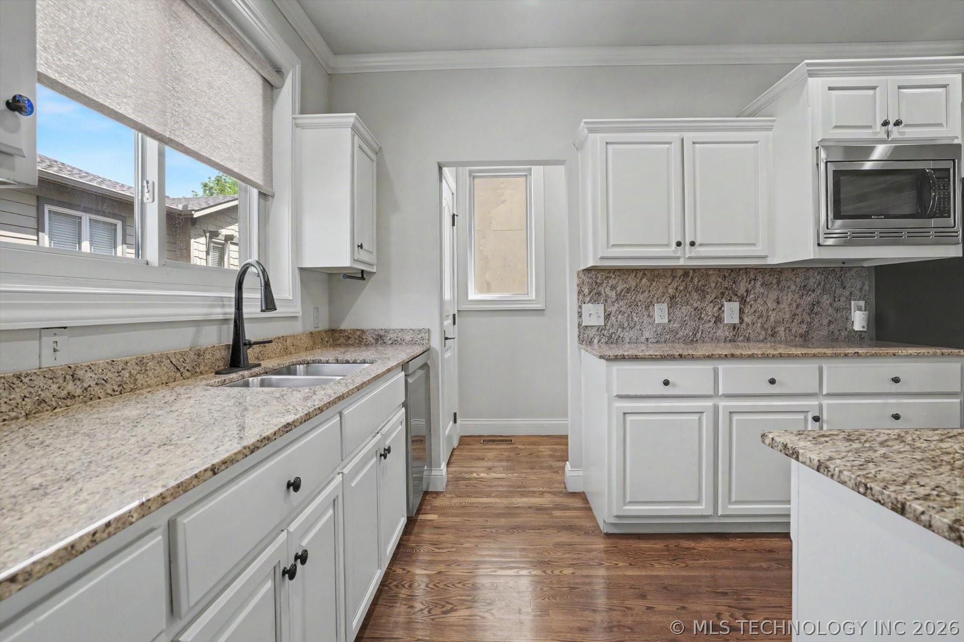 1411 S St Louis Avenue B Property Photo 11
