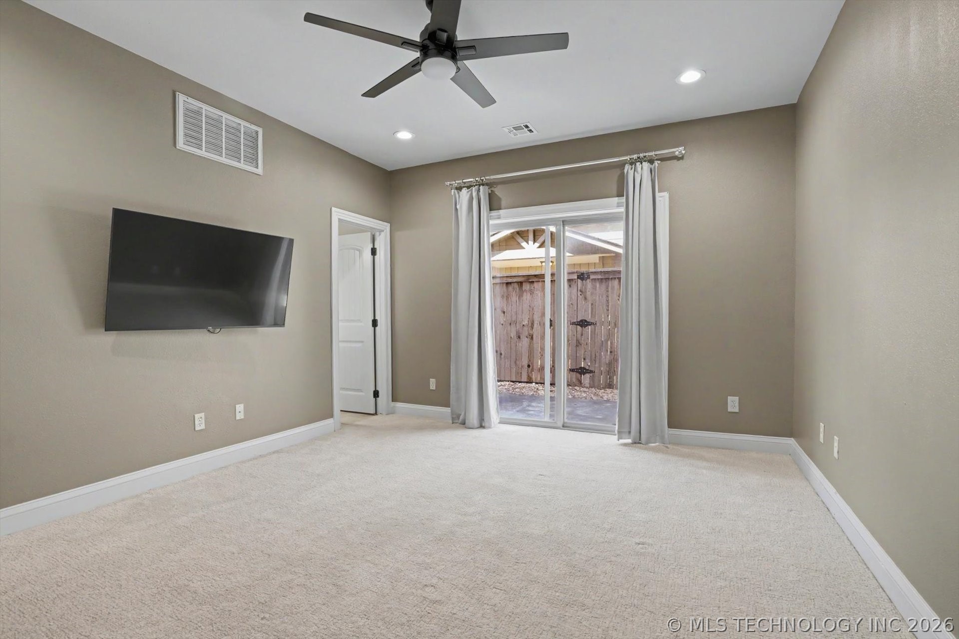 1411 S St Louis Avenue B Property Photo 28