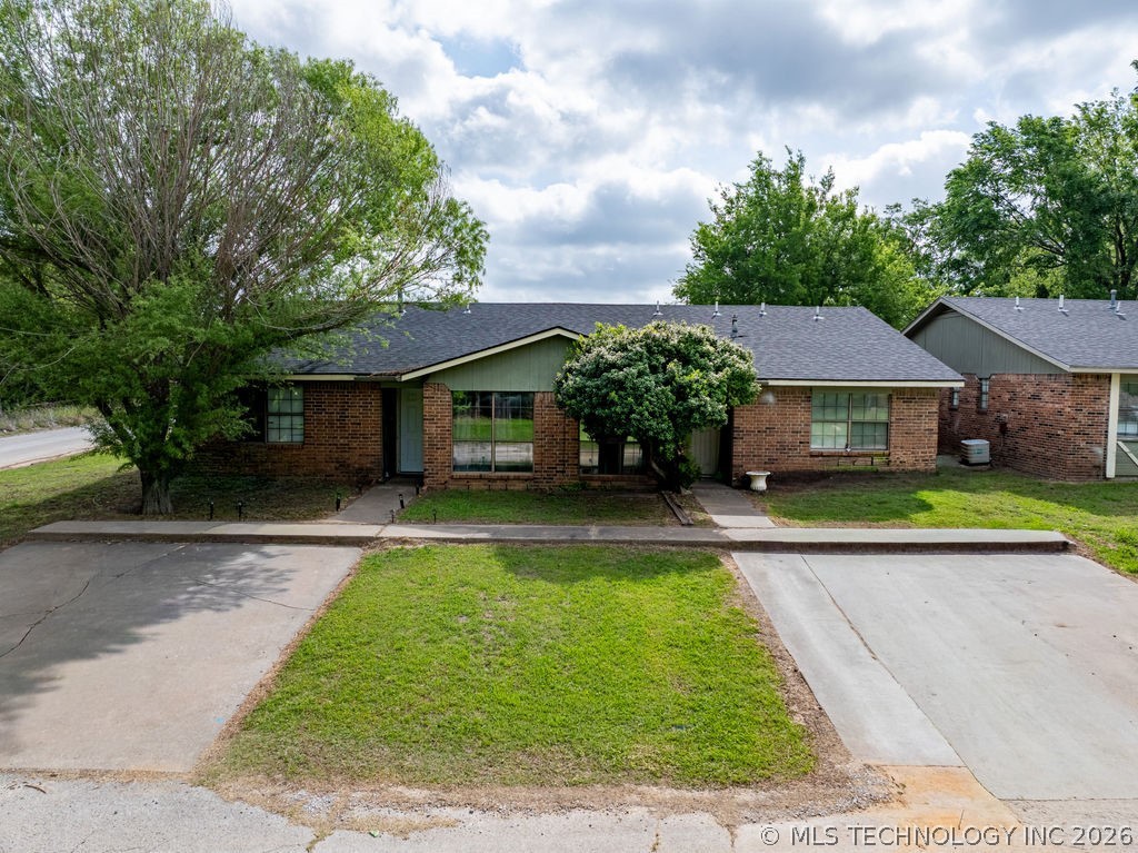 708 Oakdale Lane D Property Photo 6