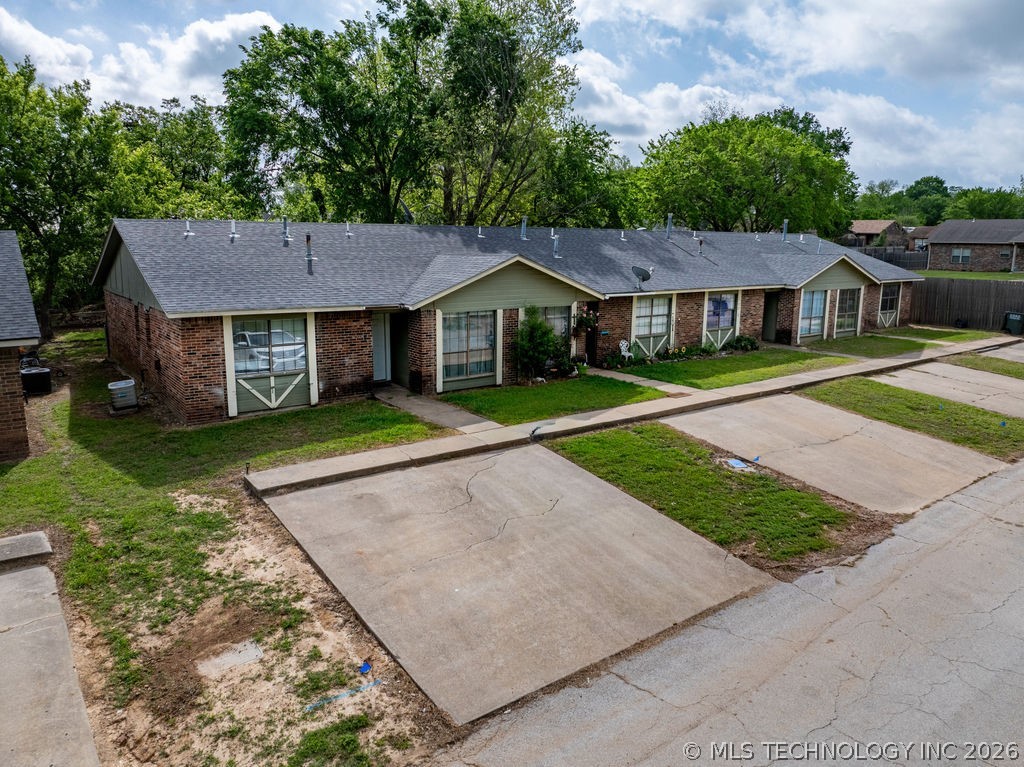 708 Oakdale Lane D Property Photo 7