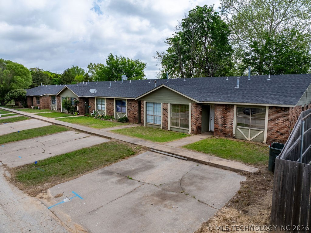 708 Oakdale Lane D Property Photo 8