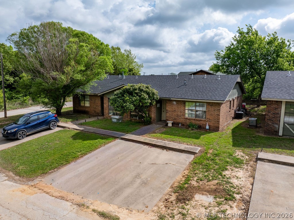 708 Oakdale Lane D Property Photo 10