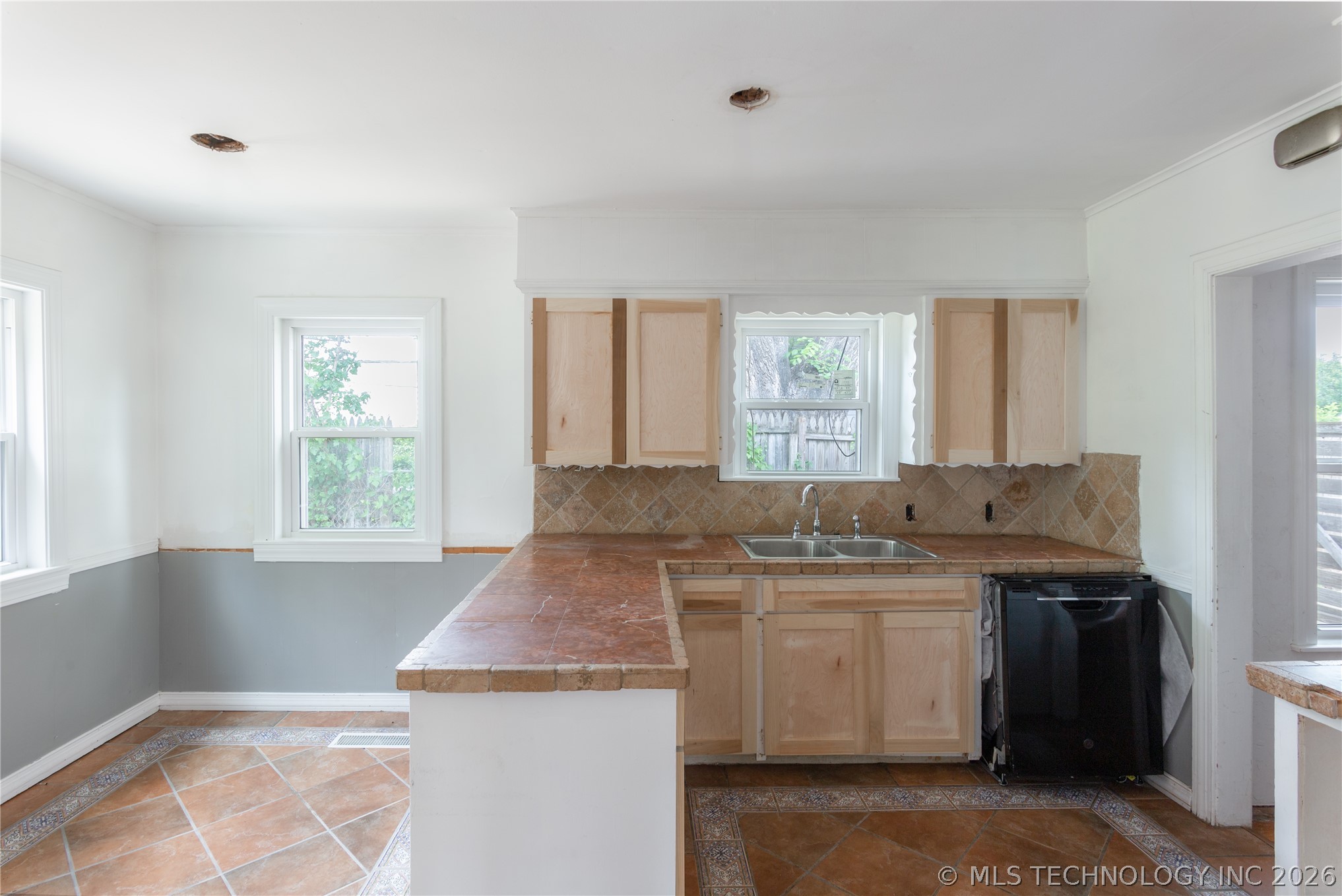 832 N College Avenue Property Photo 26