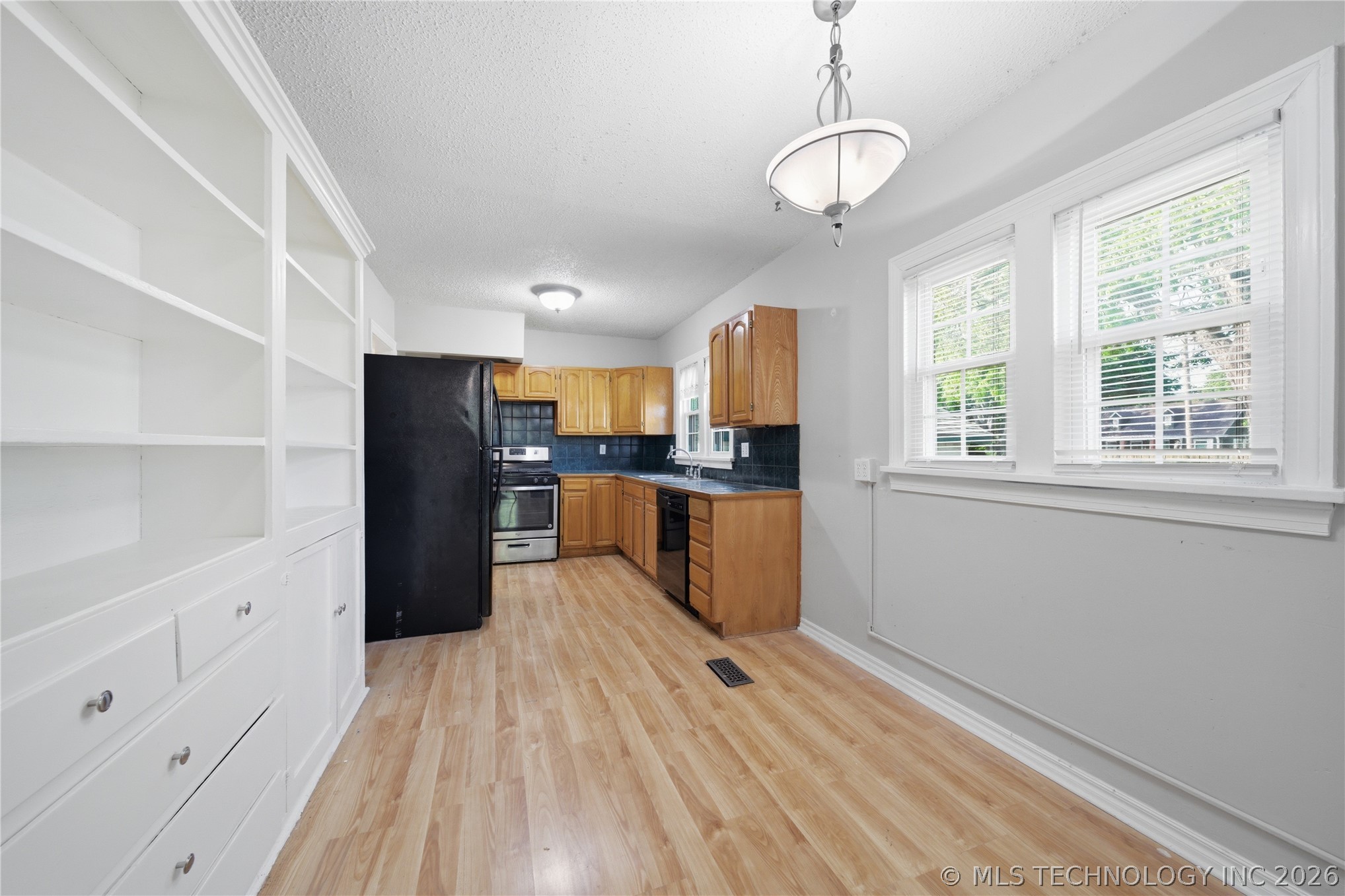 3239 E 4th Street Property Photo 15