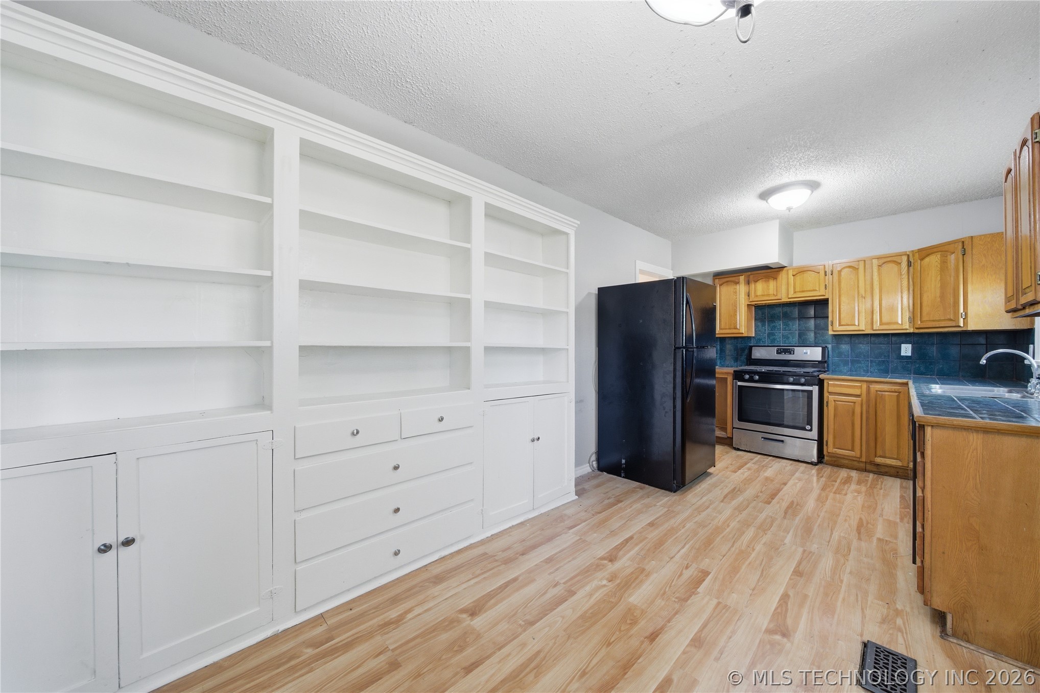 3239 E 4th Street Property Photo 16