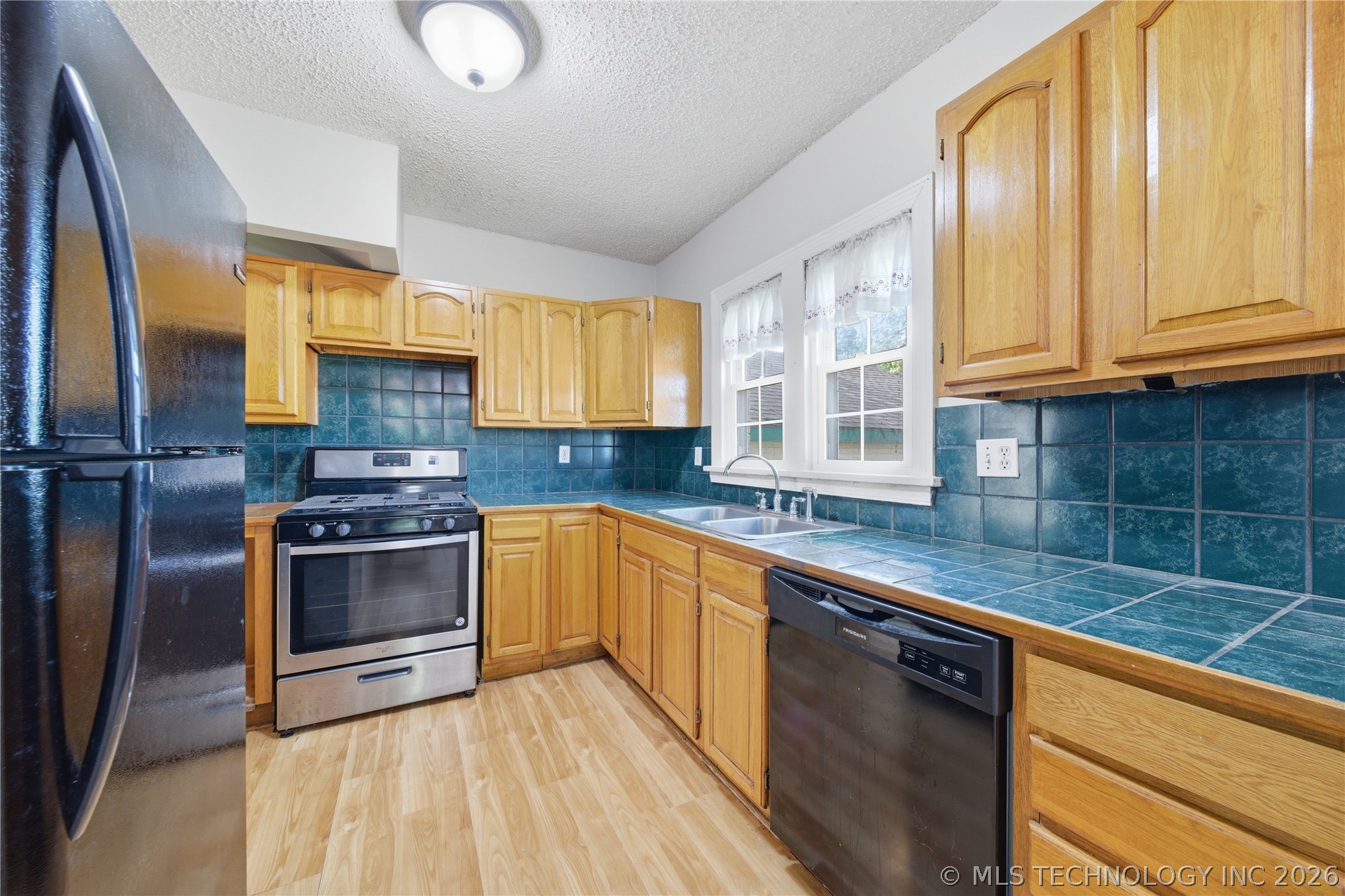 3239 E 4th Street Property Photo 17