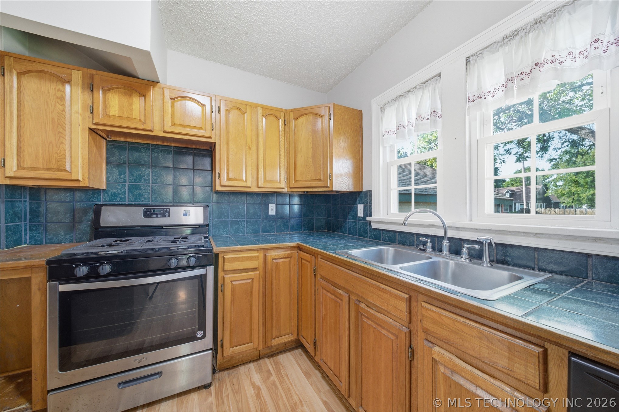 3239 E 4th Street Property Photo 18