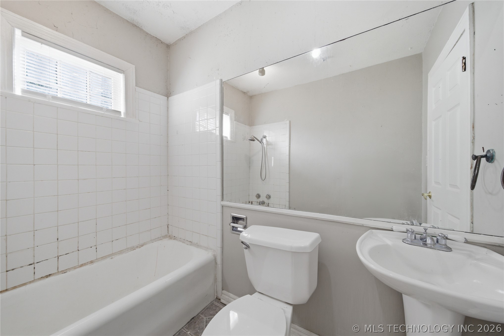 3239 E 4th Street Property Photo 25