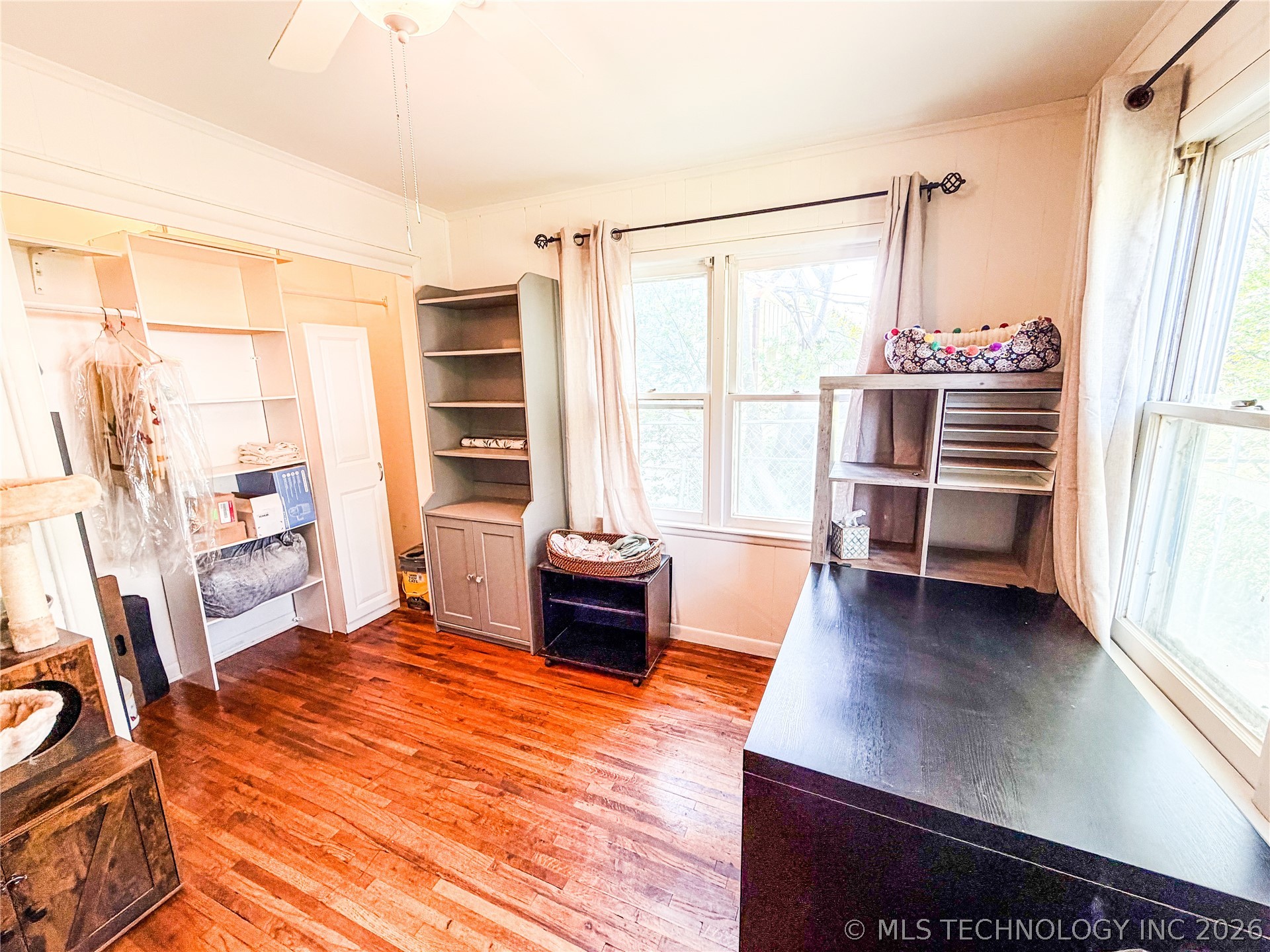 521 N Grand Avenue Property Photo 10
