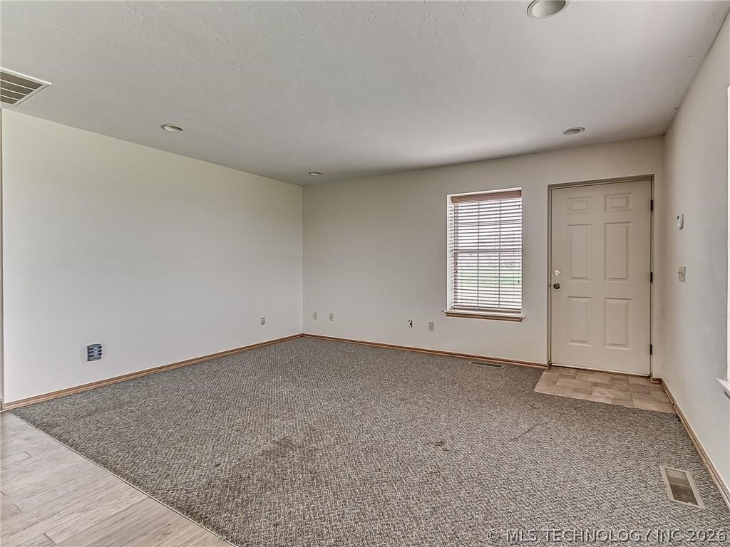 12875 W Waterloo Road Property Photo 5
