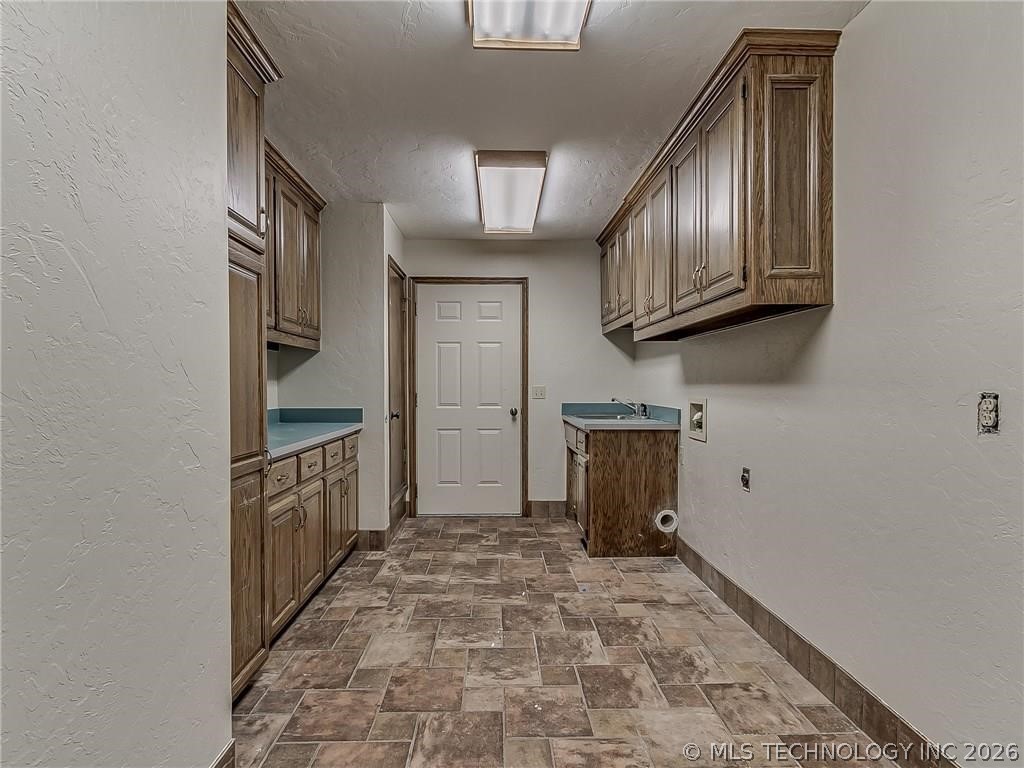 12875 W Waterloo Road Property Photo 9