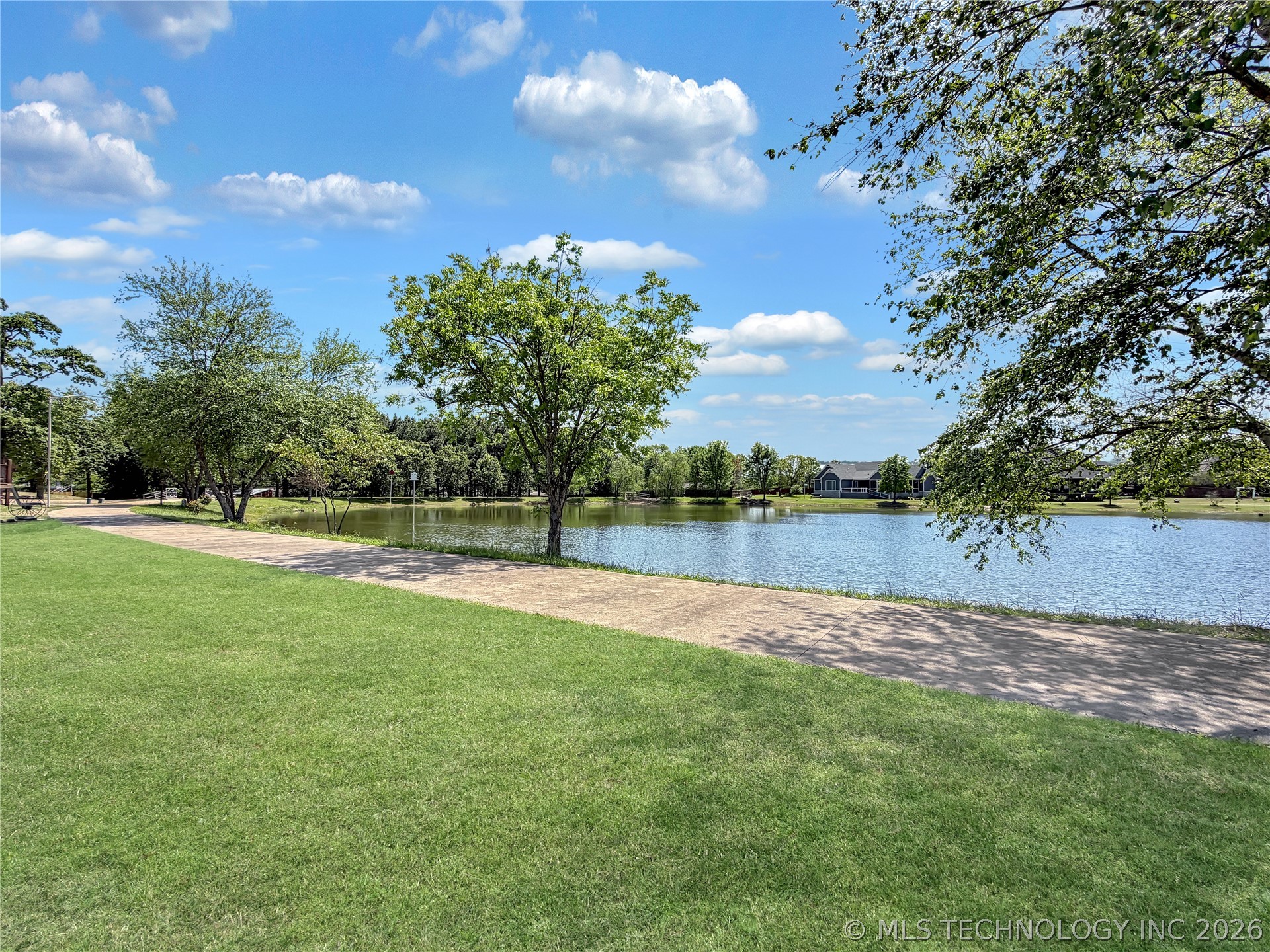 725 W Northlake Drive Property Photo 19