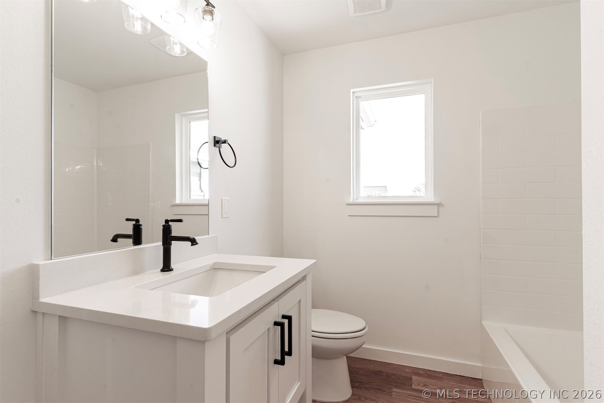 2421 W Main Street Property Photo 9