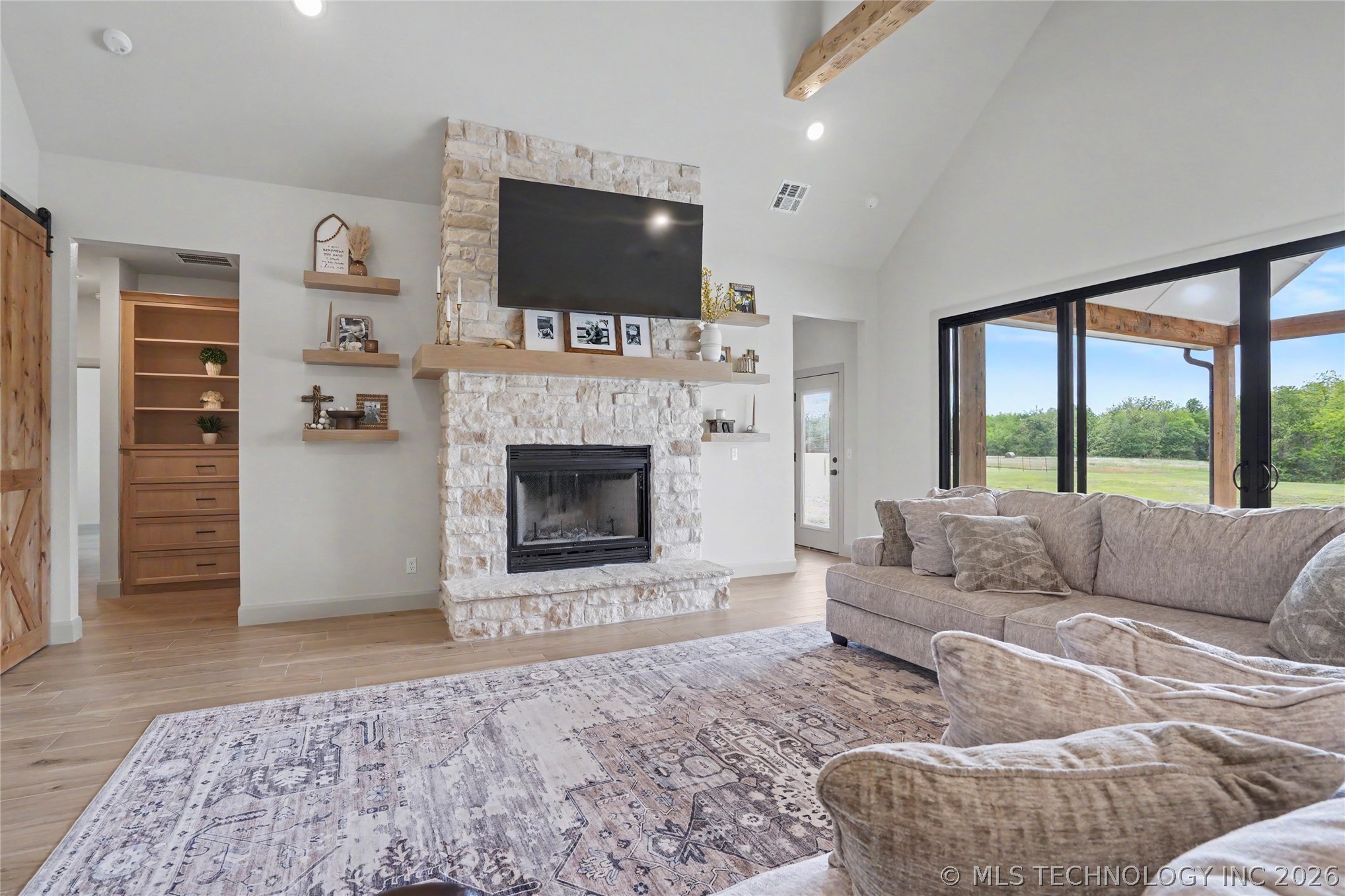 16014 N Memorial Drive Property Photo 11
