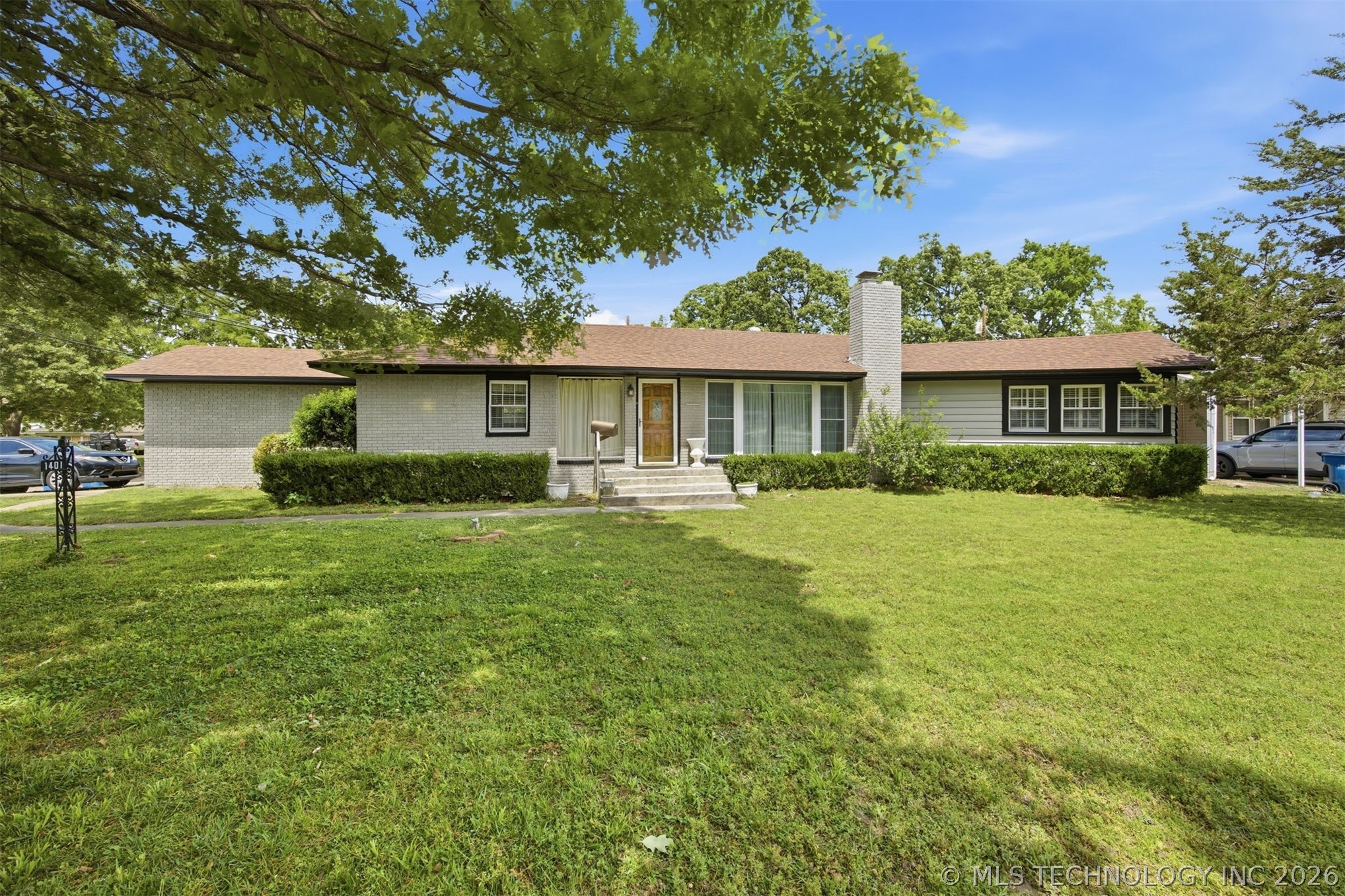 1401 E South Avenue Property Photo 1