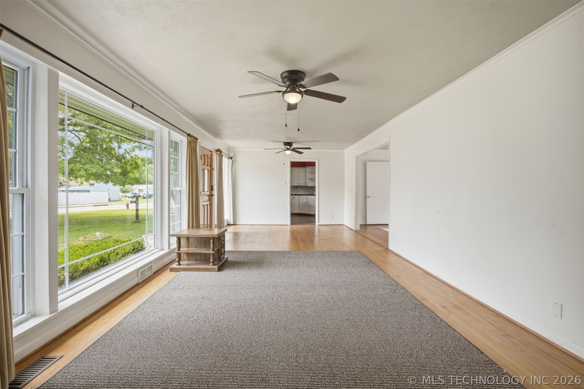 1401 E South Avenue Property Photo 6