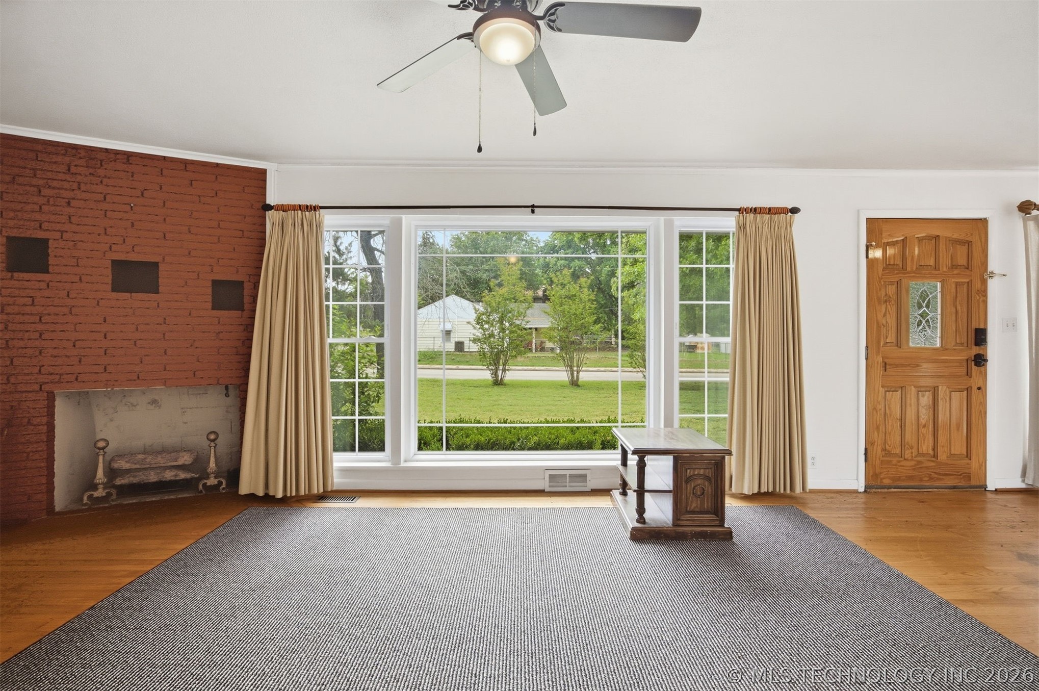 1401 E South Avenue Property Photo 7