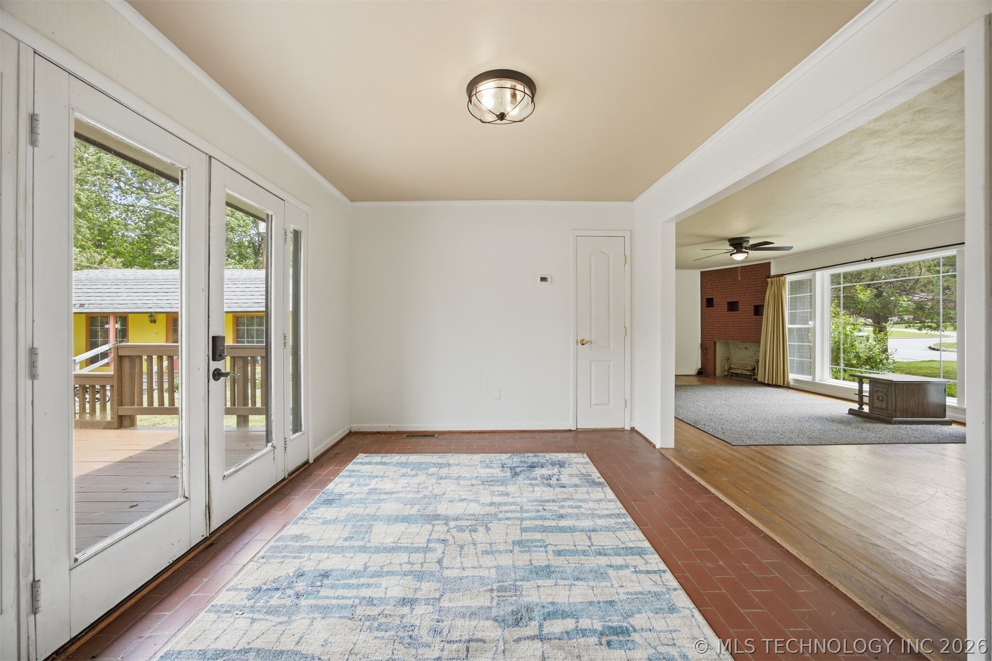 1401 E South Avenue Property Photo 10