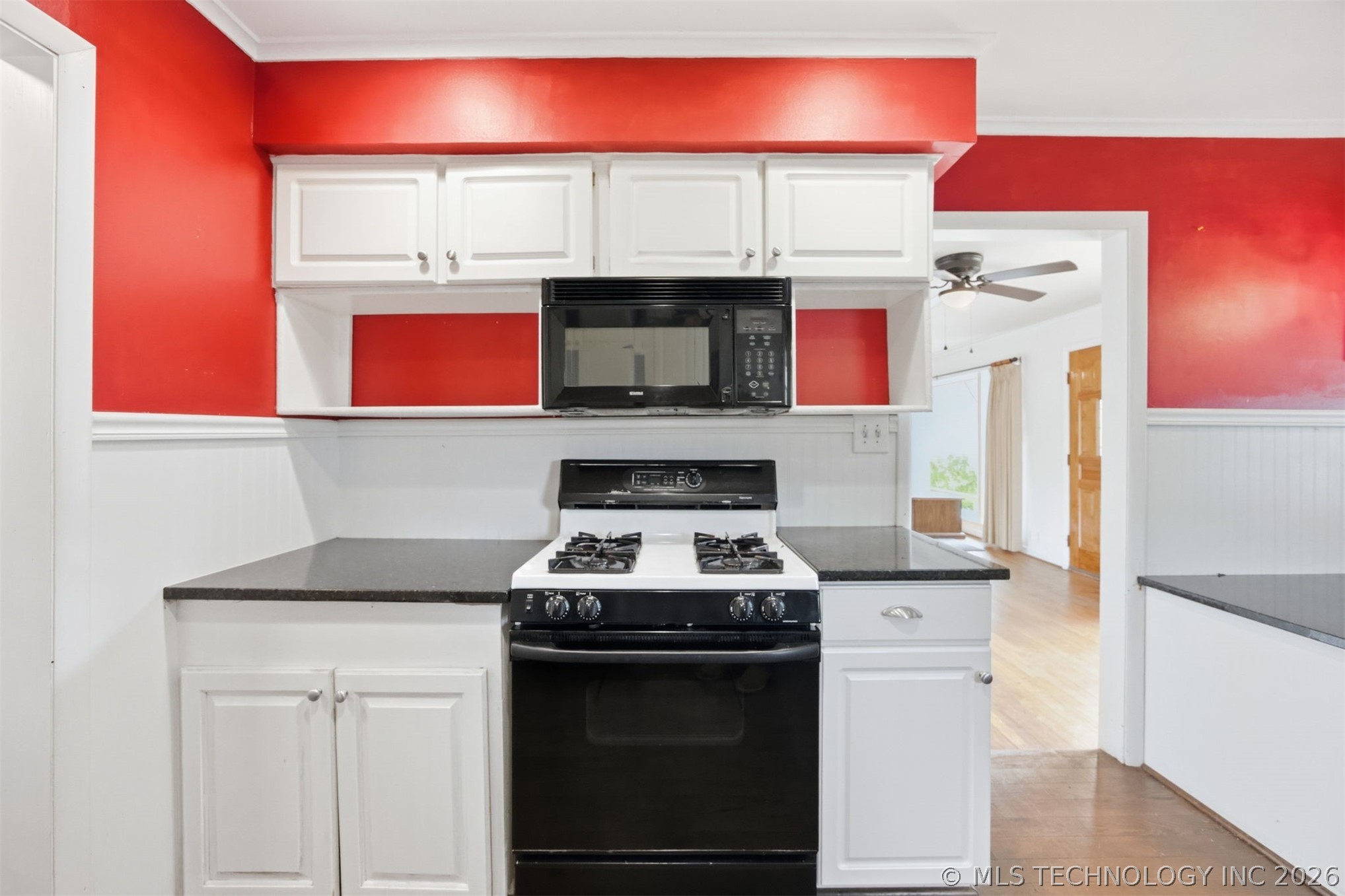 1401 E South Avenue Property Photo 12