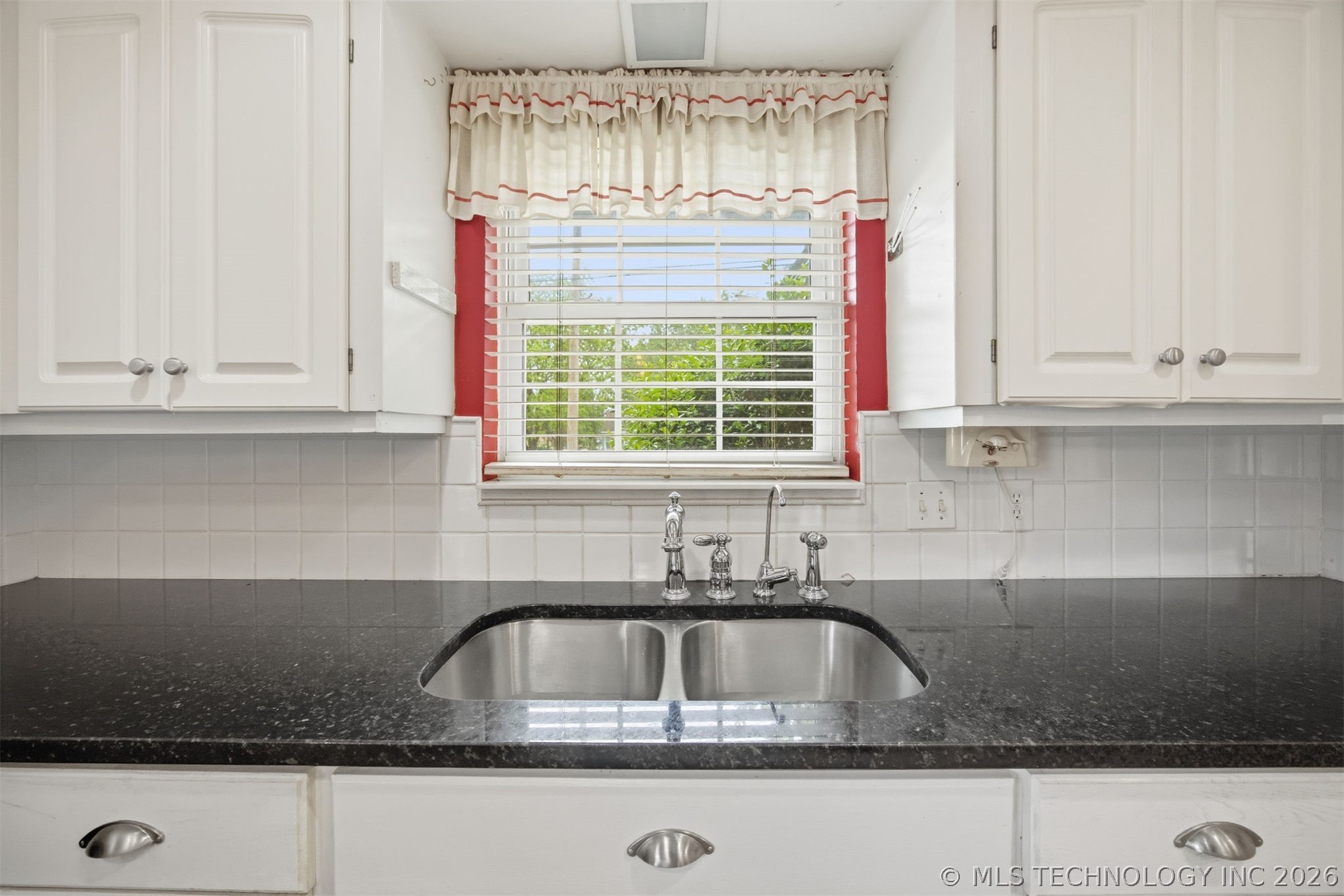1401 E South Avenue Property Photo 15