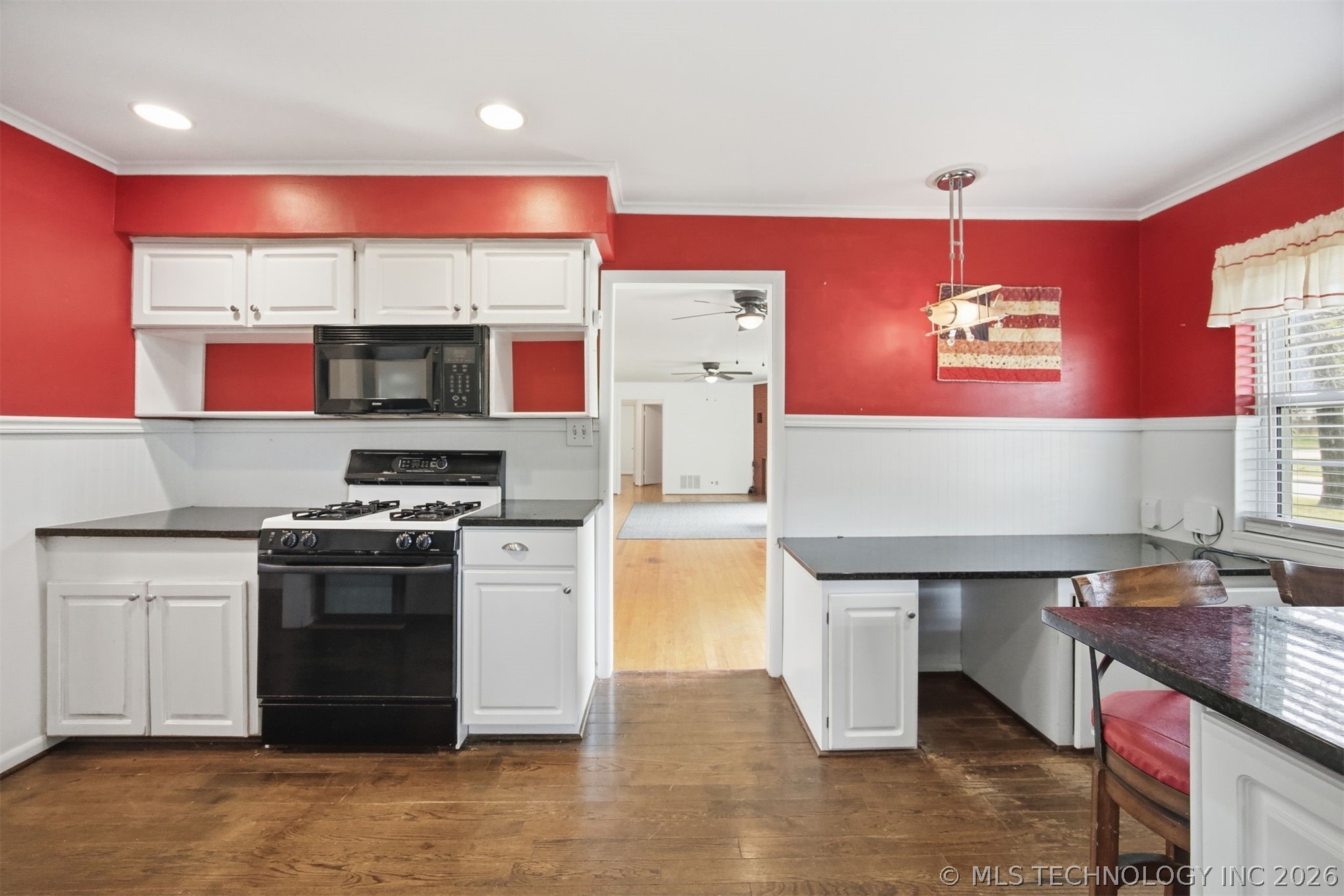 1401 E South Avenue Property Photo 16