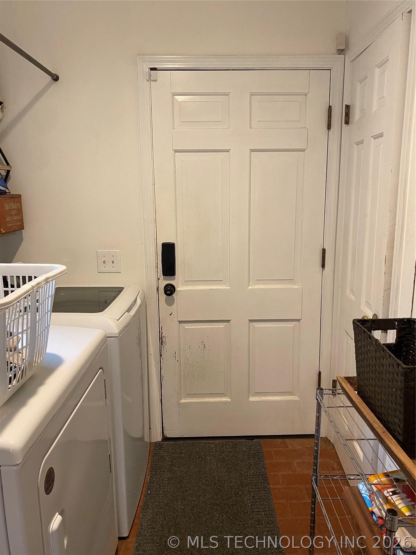 5960 Rolling Oaks Lane Property Photo 12