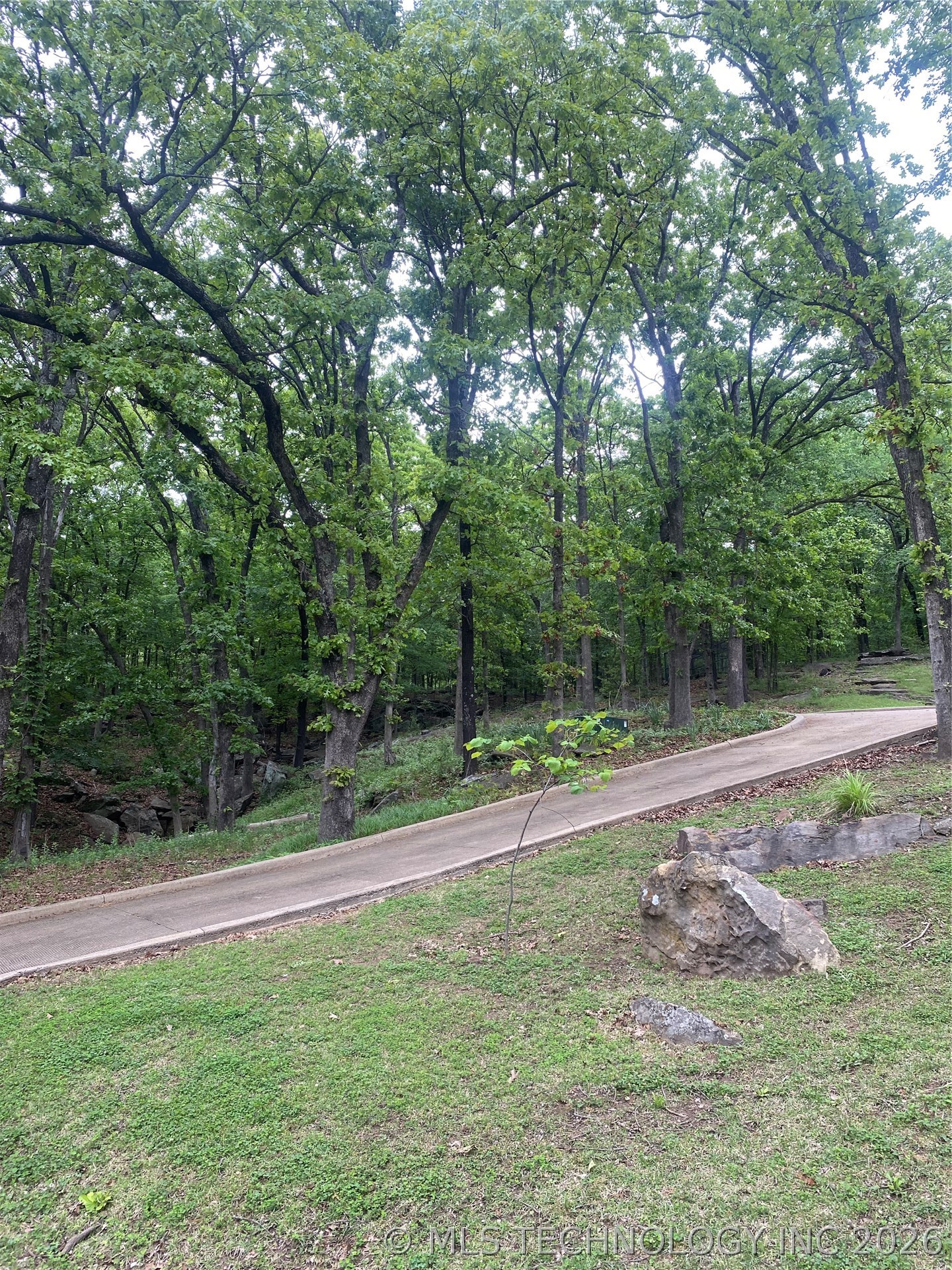 5960 Rolling Oaks Lane Property Photo 32