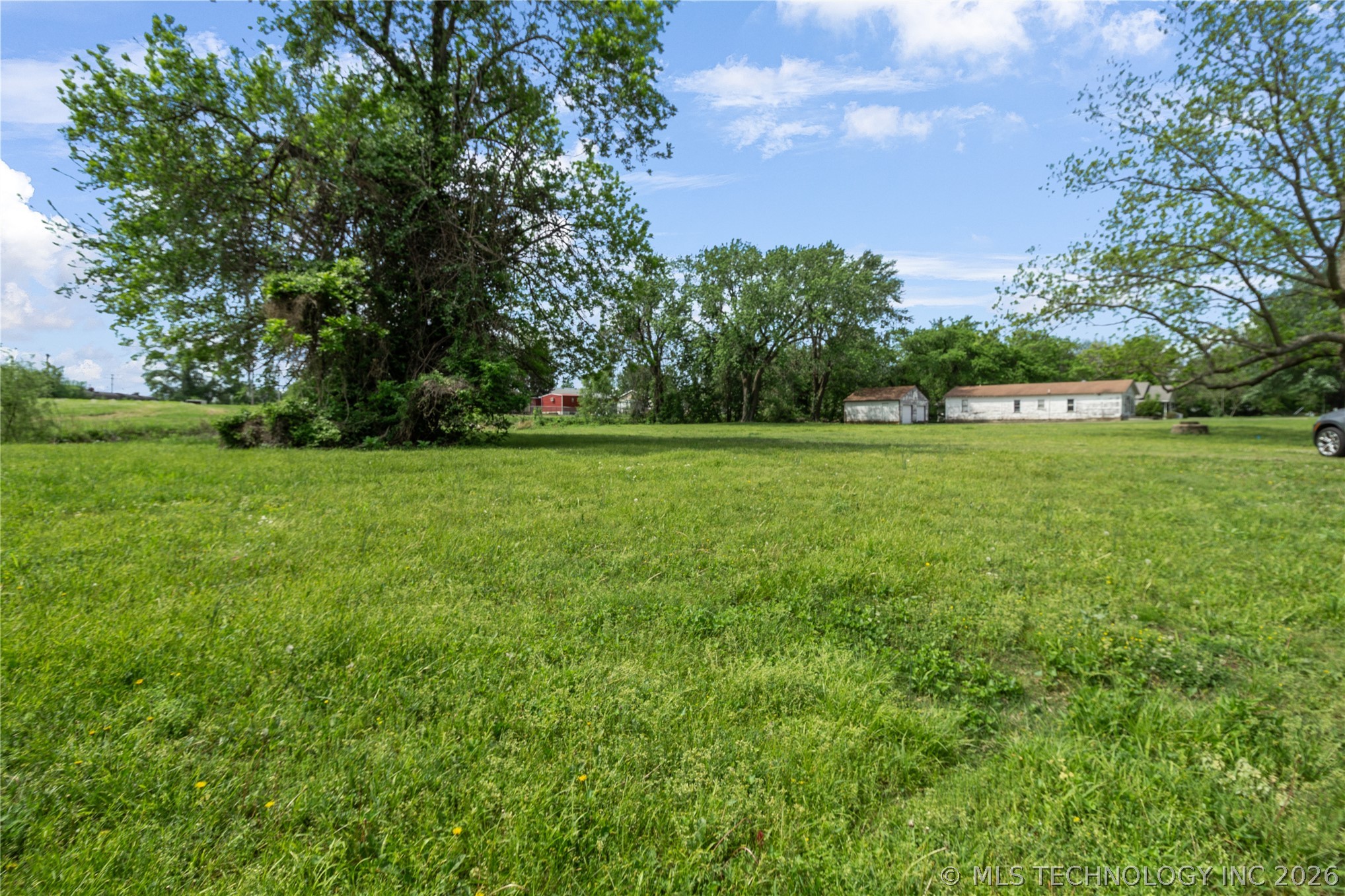 807 W Walnut Street Property Photo 2