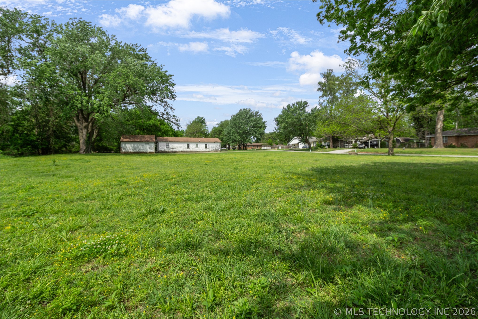 807 W Walnut Street Property Photo 3