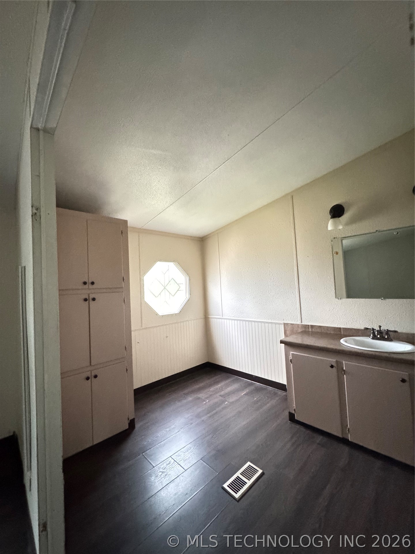 503 Godfrey Property Photo 12