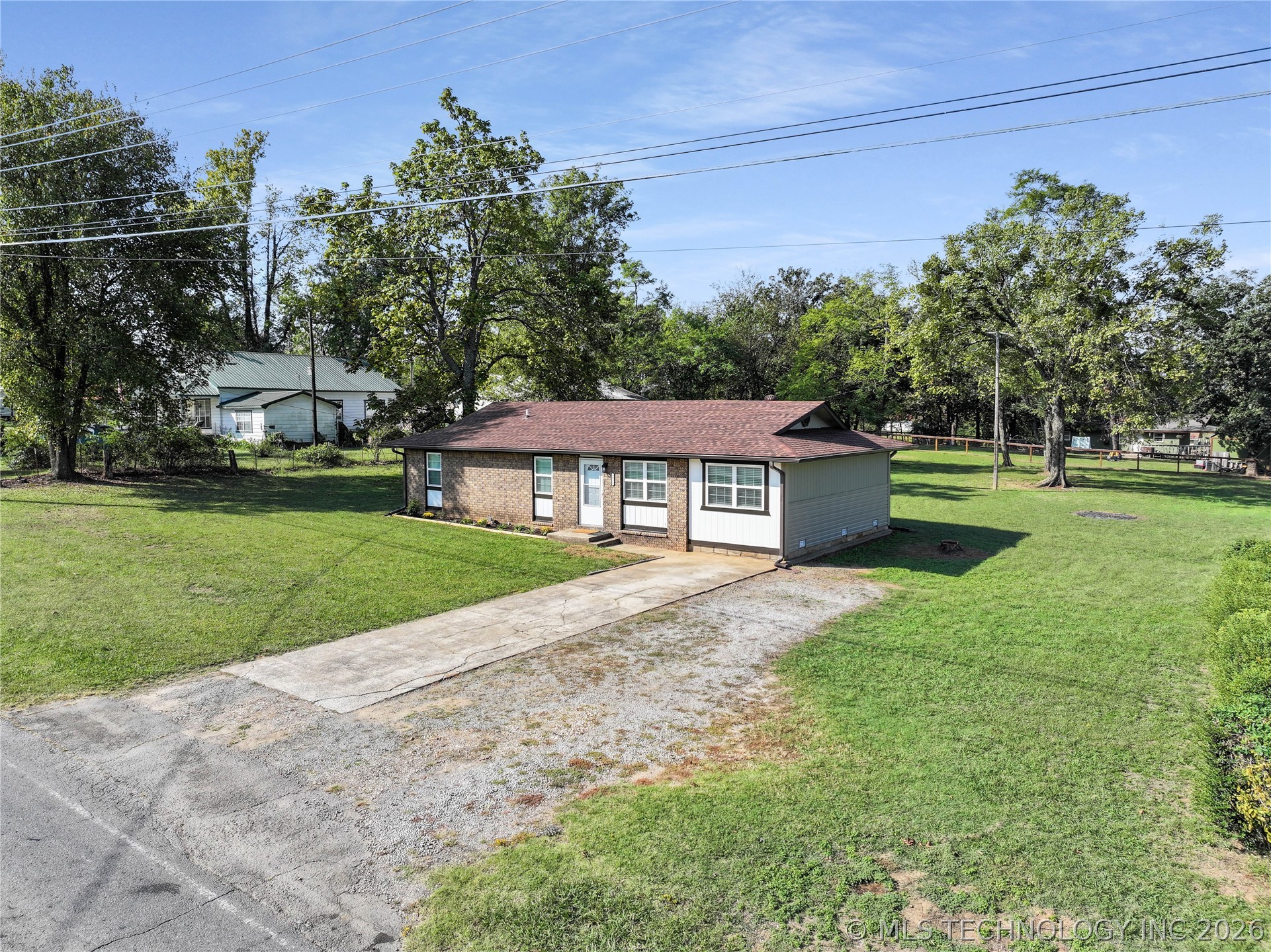1911 N Maple Street Property Photo 4