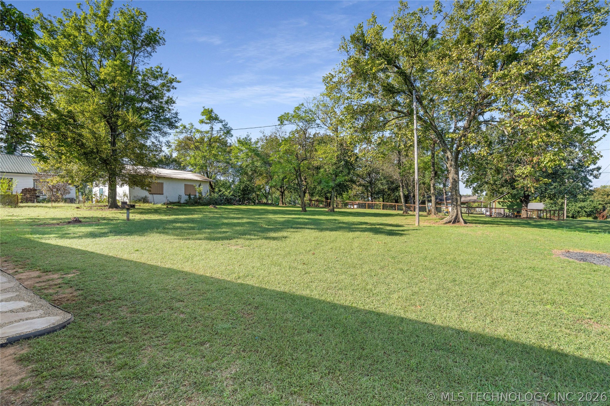 1911 N Maple Street Property Photo 5