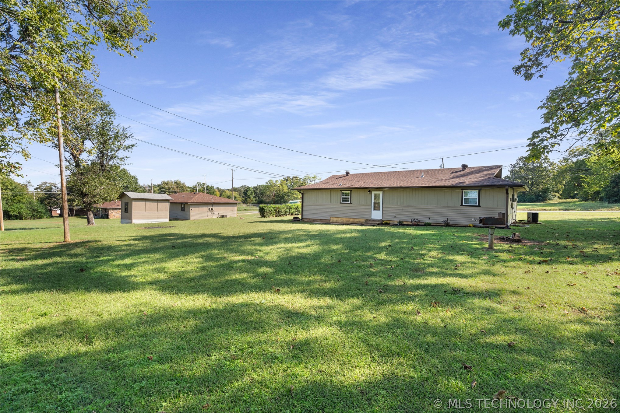 1911 N Maple Street Property Photo 6