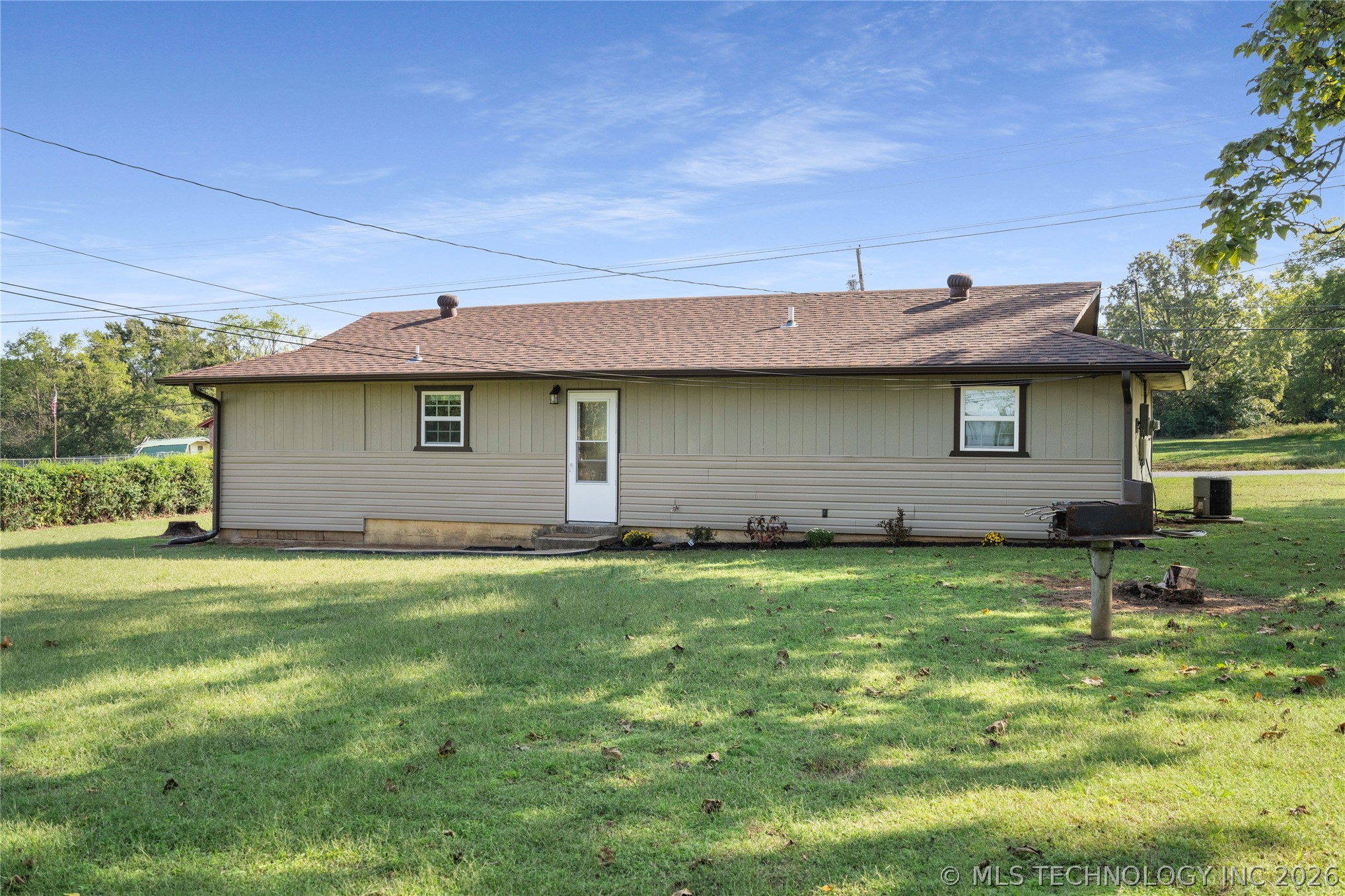 1911 N Maple Street Property Photo 7