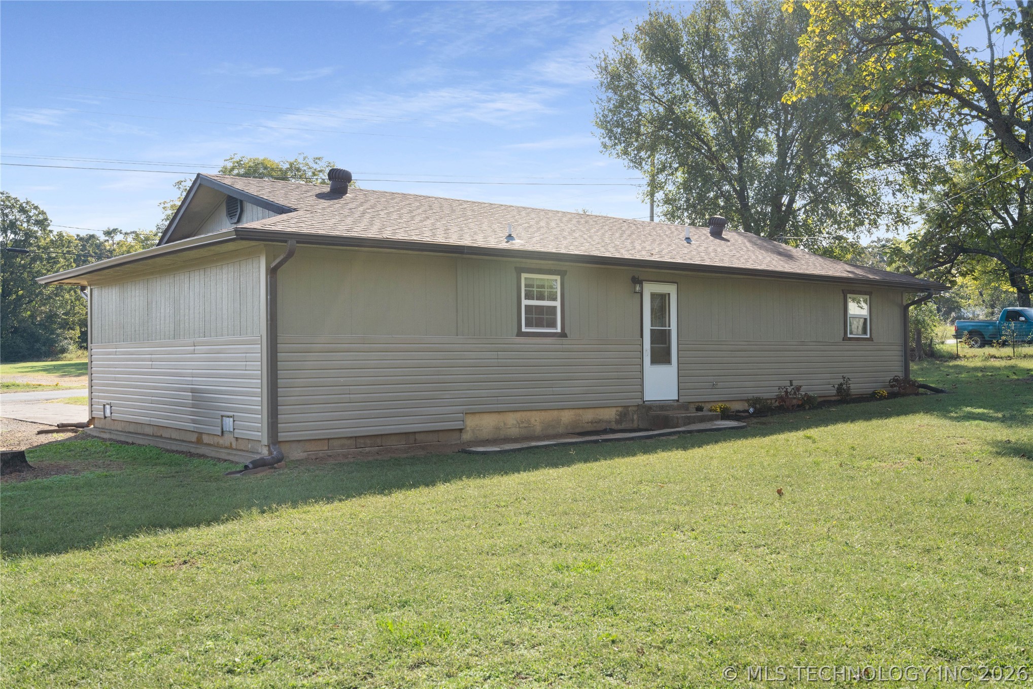 1911 N Maple Street Property Photo 8