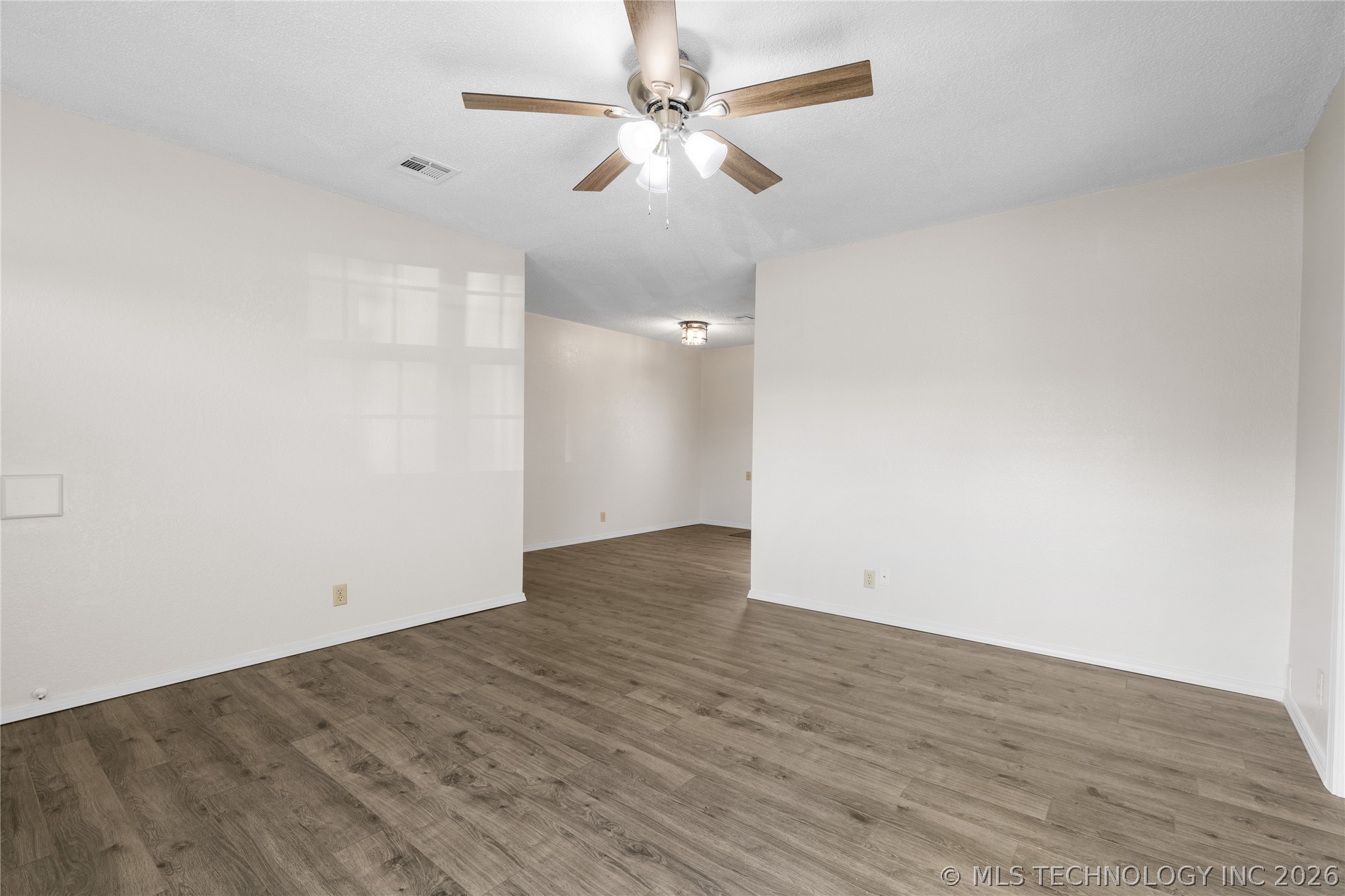 1911 N Maple Street Property Photo 14