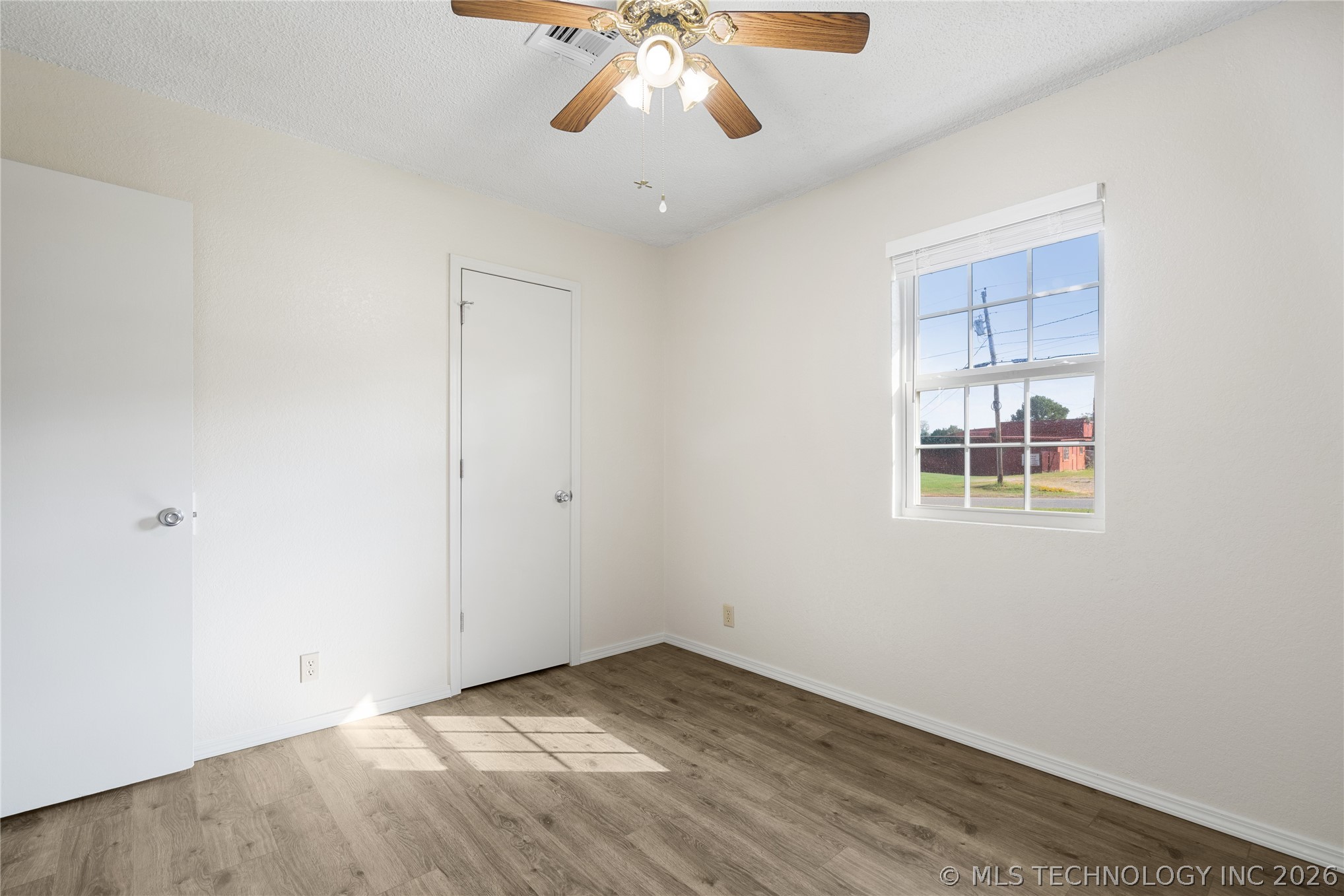1911 N Maple Street Property Photo 18