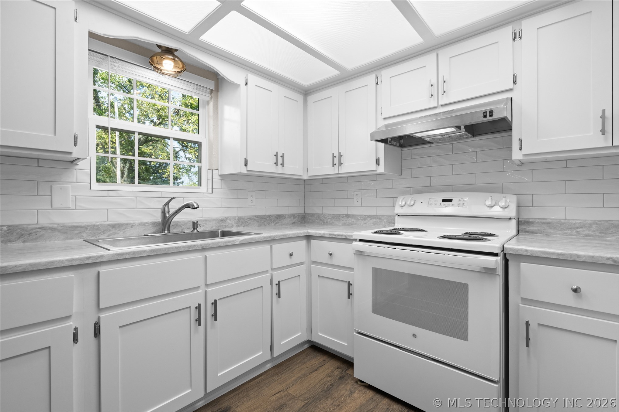 1911 N Maple Street Property Photo 23