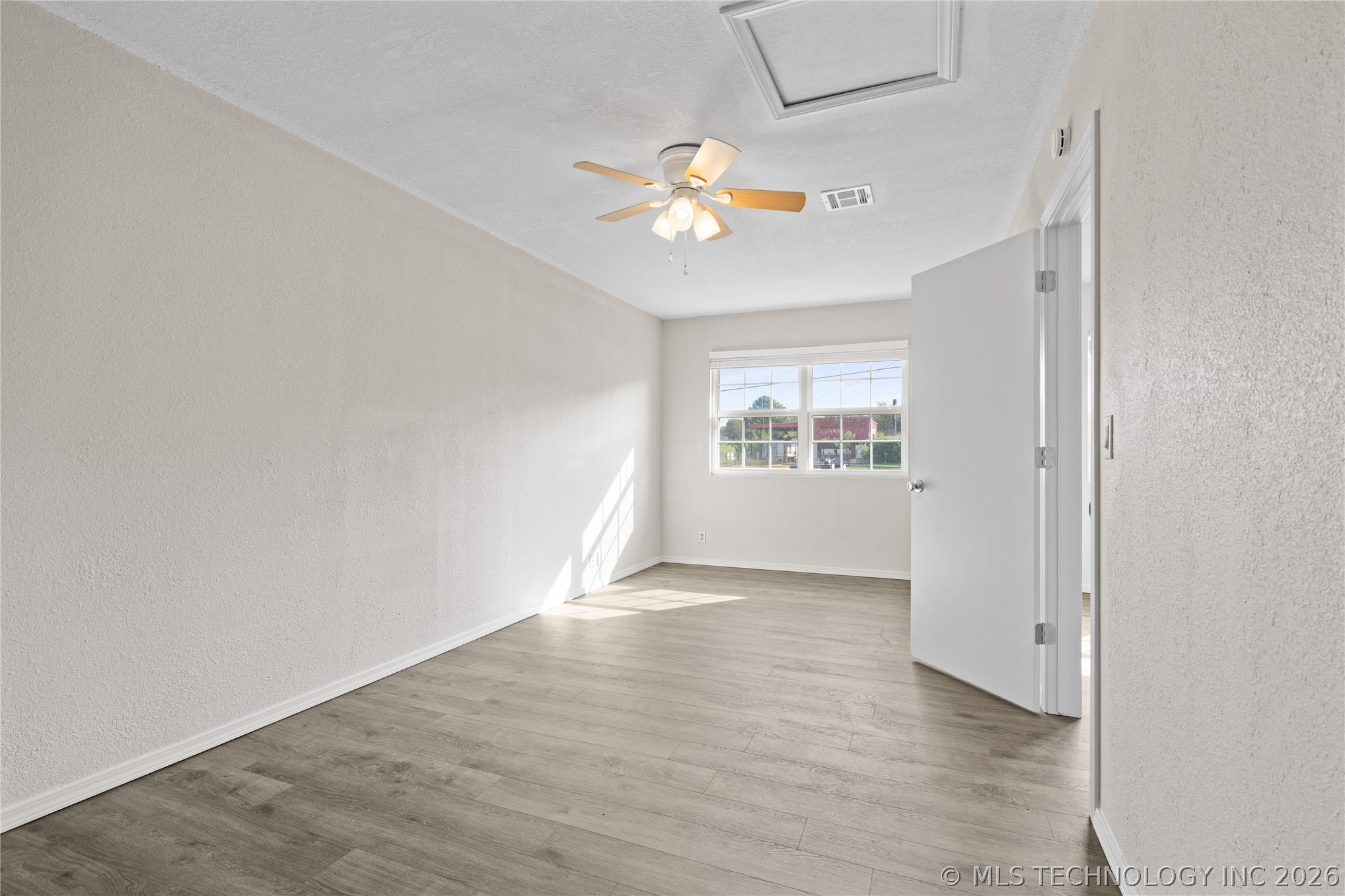 1911 N Maple Street Property Photo 32