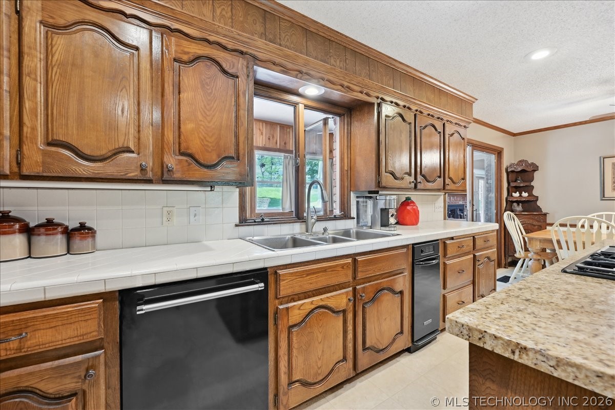 2956 E 69th Street Property Photo 21